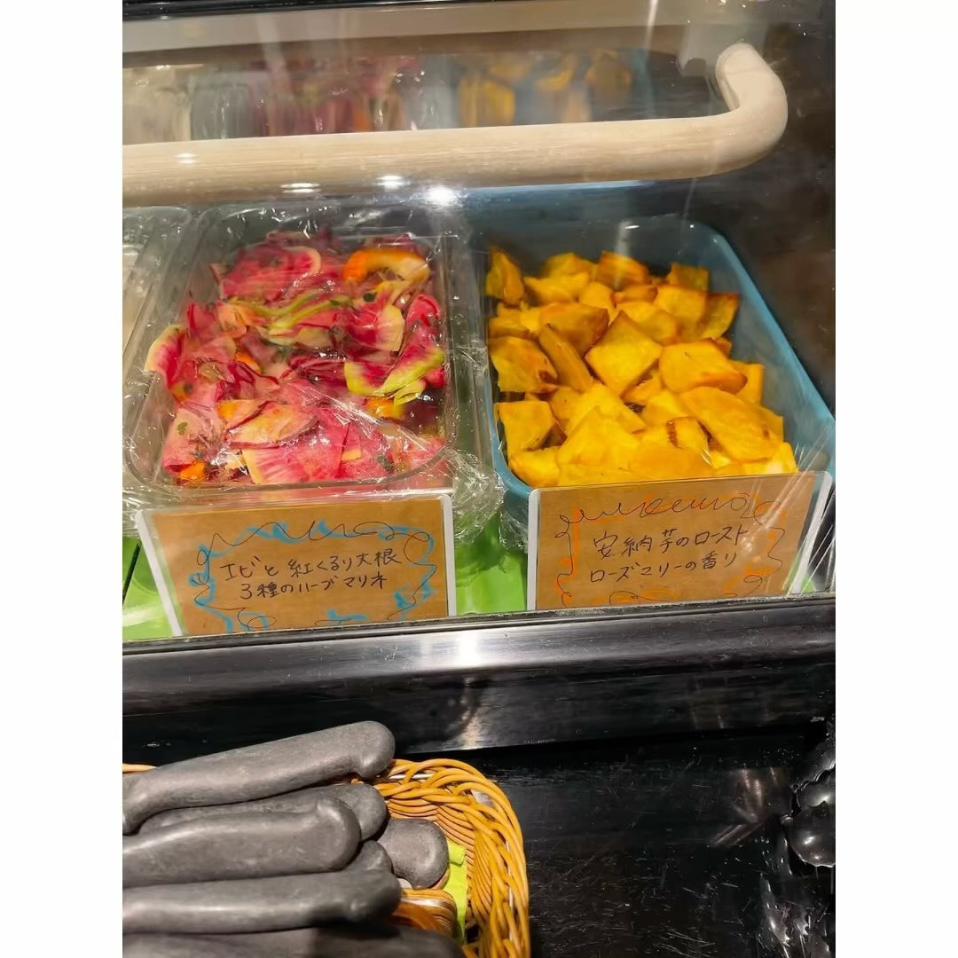 シチリア料理って初めて食べたんたけどとっても美味しかった🥹🩷
えまのお気に入りは鶏ムネ肉とラフランスのリコッタチーズ和え🩷
おつまみとデザート一緒に食べてる感じが大好きすぎた🤤🤤🤤
隠れ家みたいなお店で落ち着いた雰囲気も好き🤍

#periperi 
#五反田イタリアン 
#五反田グルメ 
#五反田ディナー 
#五反田デート 
#品川区グルメ 
#品川イタリアン 
#シチリア料理
#PR