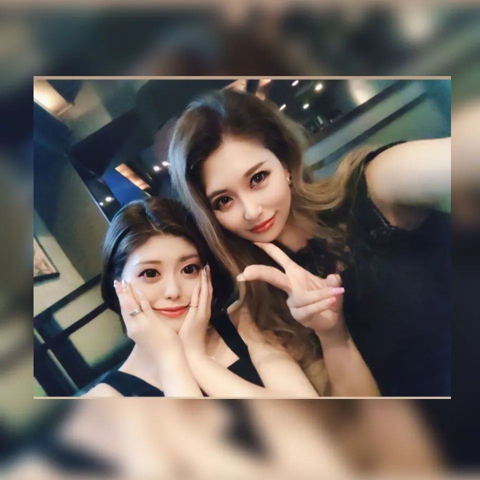 夏頃のともぴとわたち♥
@letoile_sinseigroup 
@hibiki.group 
#レトワール#響グループ #水川潤#美松ビル5F#札幌 #すすきの #北海道 #ニュークラブ #ニュークラ嬢 #すすきのニュークラ #ラウンジ #ラウンジ嬢 #キャバクラ #キャバ嬢 #ホステス #夜職 #ナイトワーク #ポケパラ #インスタ指名 #求人 #お酒好きな人と繋がりたい #キャバキャバ #きゃばきゃば#ダイエット#HIBIKI#HIBIKIグループ