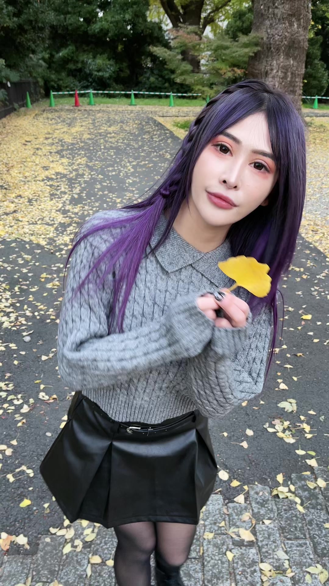 イチョウの種はなんでしょうたね😏✨ #イチョウ #秋コーデ #派手髪女子
