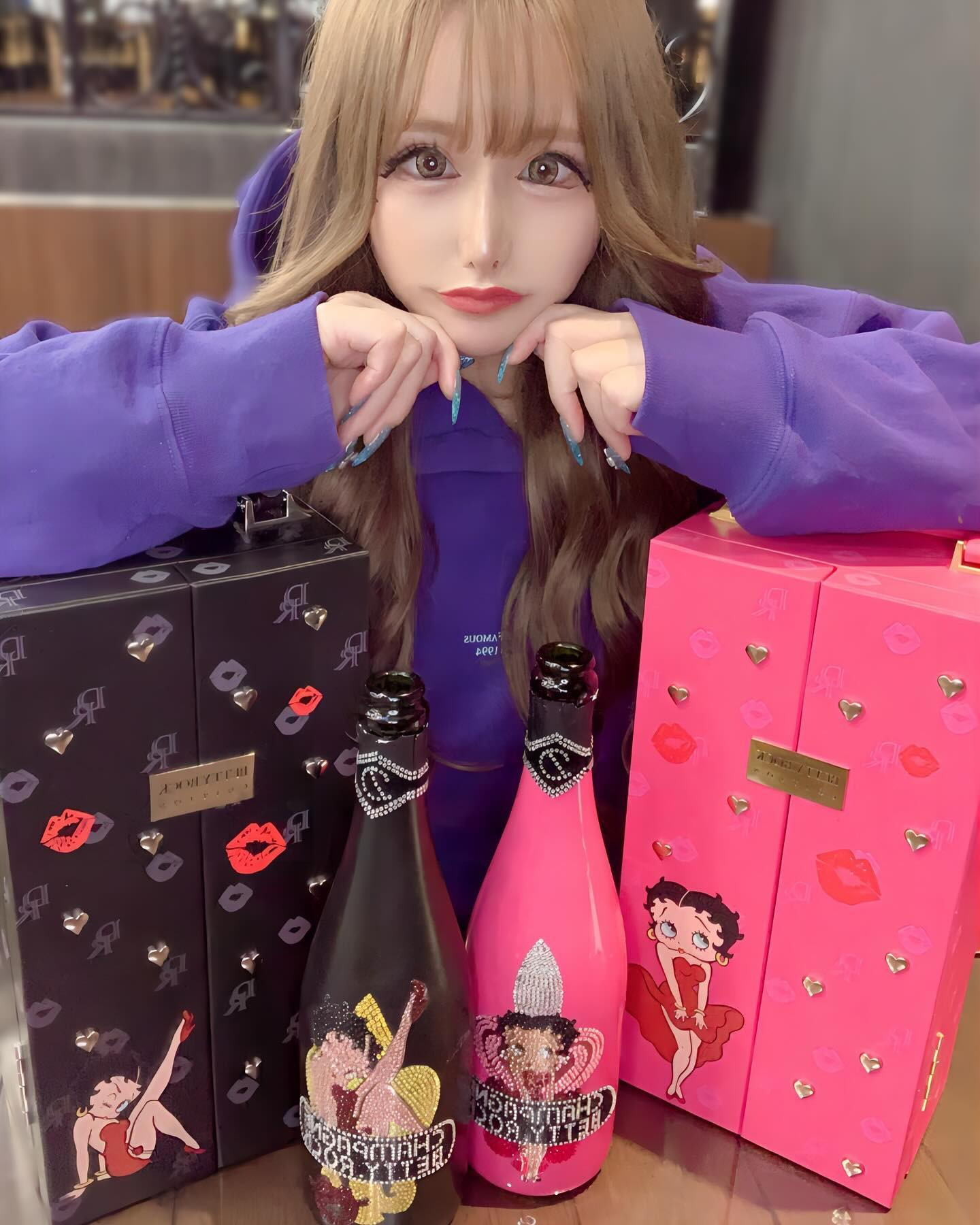 11月もありがとうございました！！
.
.
.
.
.
#歌舞伎町#キャバ嬢#加工#水色#シャンパン#一美優
#オレンジテラス#バースデー#お誕生日#時差投稿