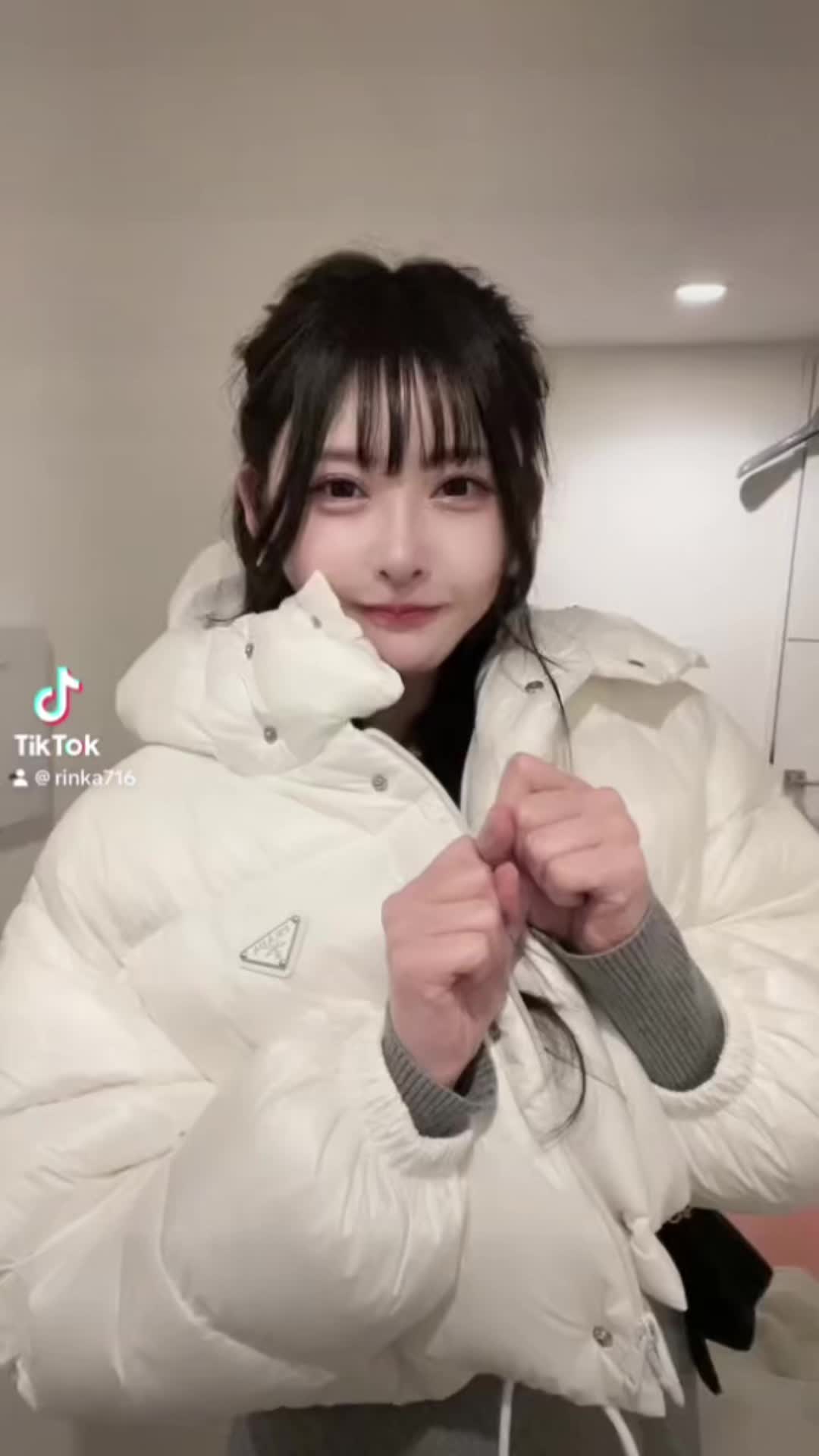 #アバント美容外科  で唇整形して3ヶ月たったよ♡ リズム感皆無　#プラダダウン#プラダ#prada#韓国美容#韓国#キャバ嬢#すすきの