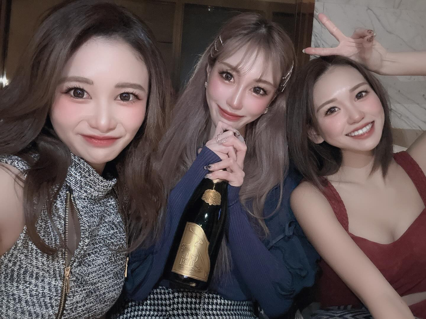 モエ、お祝いありがとう🩵

#すすきの #シャチグループ #シャチスタ #赤門倶楽部 #椿姫なみ #キャバ嬢 #キャバクラ #すすきのキャバクラ #歌舞伎町 #六本木 #銀座 #中洲 #北新地 #水商売 #バイト募集中 #求人 #アルバイト #高収入 #夜職 #キャスト募集 #体入 #採用 #女子大生 #経営者 #ベンチャー企業 #ガールズバー #ポケパラ #美容 #オシャレ #可愛い女の子