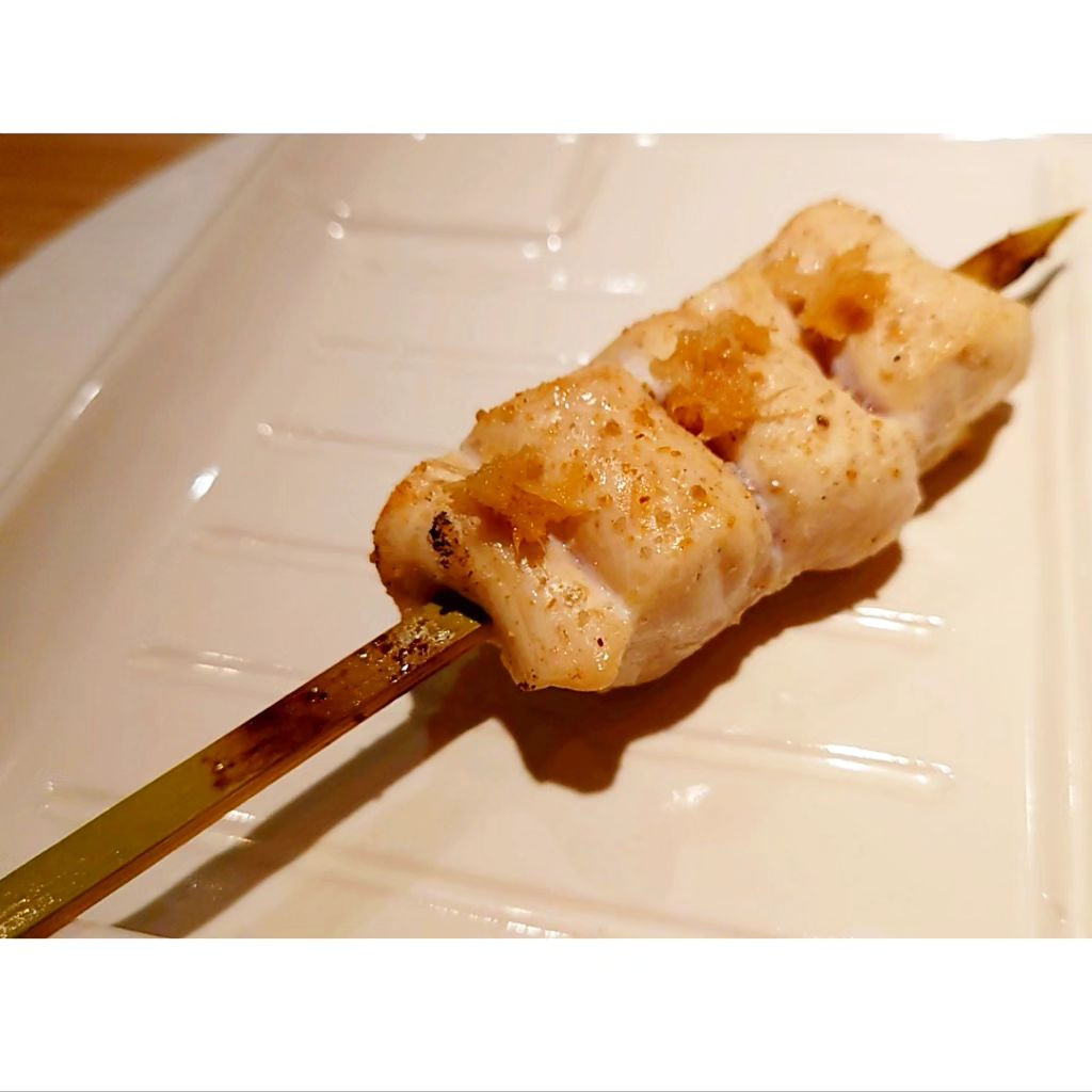 .
初めての佐藤♥️

美味しかったな〜〜噛み締めながら食べた笑
ちゃんとした焼き鳥屋さんはじめてだから緊張しちゃった🥺

最初場所がわからずアタフタしたのもあったかも💦

どれがどれだかもう覚えてないのだけど(時差投稿)
全部好きだった🦄✨

最後にカレーでてくるのおもしろいよね🤡
焼き鳥もカレーももっとたくさん食べたい！！笑

写真はないけどお通しで生落花生が出てきて、まなみもお客様も食べ方わからず…
お客様が殻ごといってくれて、これはたぶん剥いて食べるやつって言ってたのおもしろかった笑

そのあと店