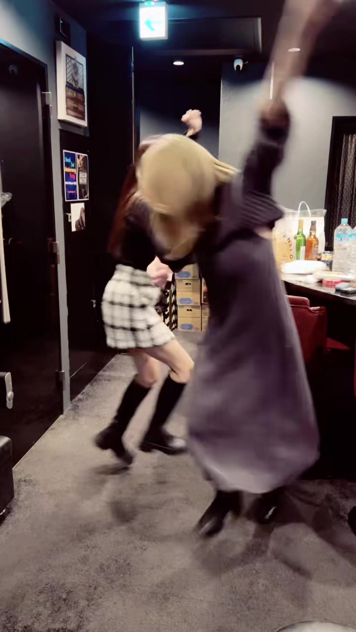 なかよしらんちゃ。💚‎🤍 #tiktok #ベルメイク #キャバクラ屋さん #ショーキャバクラ #キャバ嬢 #夜 職 #生きてるだけで偉い @蘭 @池袋キャバクラ フェニックス