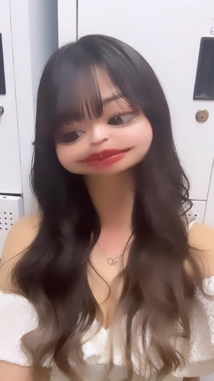 一緒にいても蛙化起こさないよね？ね？🐸（圧）

#ウルフグループ #ロイヤルステージ #王華 #ROYALSTAGE #vibi #札幌 #すすきの #錦 #名古屋 #国分町 #歌舞伎町 #六本木 #中洲 #キャバ嬢 #キャバクラ #キャバ嬢 #美人 #かわいい #モデル #model #art #ニュークラブ #ガールズバー #photography #photo #photooftheday #cute #love #follow