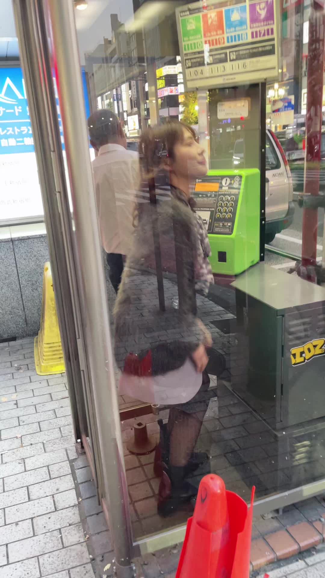 公衆電話って便利だな😂 #バレないかな誰かにバレないかな #fyp #パンスト