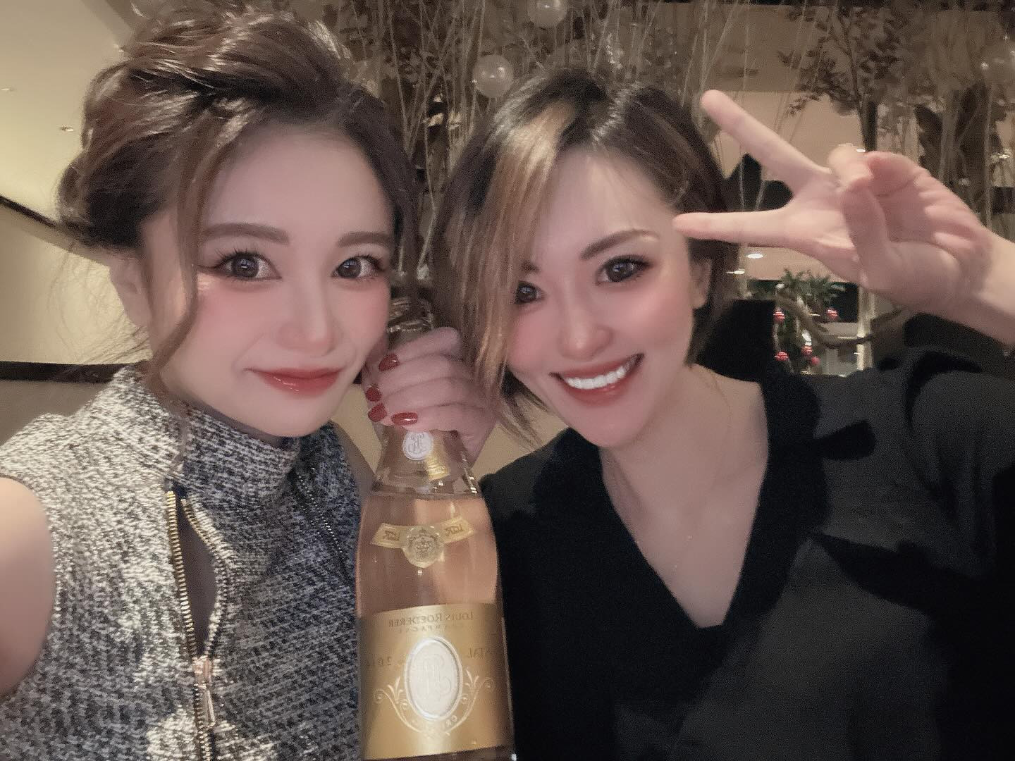 あんなママ最強🥺🩵
沢山お勉強になりました✨

#すすきの #シャチグループ #シャチスタ #赤門倶楽部 #椿姫なみ #キャバ嬢 #キャバクラ #すすきのキャバクラ #歌舞伎町 #六本木 #銀座 #中洲 #北新地 #水商売 #バイト募集中 #求人 #アルバイト #高収入 #夜職 #キャスト募集 #体入 #採用 #女子大生 #経営者 #ベンチャー企業 #ガールズバー #ポケパラ #美容 #オシャレ #可愛い女の子