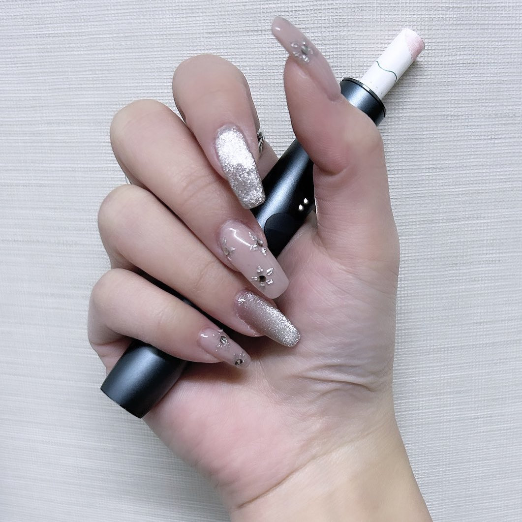 .
ネイリストさんの時間なかったらしくて
やりたいデザインじゃないのにしたら
春ネイルになっちゃいましたー！🌸(^^)
まなかっぽくないよね(^^)

#ウルフグループ #ロイヤルステージ #王華 #ROYALSTAGE #vibi #札幌 #すすきの #錦 #名古屋 #国分町 #歌舞伎町 #六本木 #中洲 #キャバ嬢 #キャバクラ #キャバ嬢 #美人 #かわいい #モデル #model #art #ニュークラブ #ガールズバー #photography #photo #photooftheday #cu