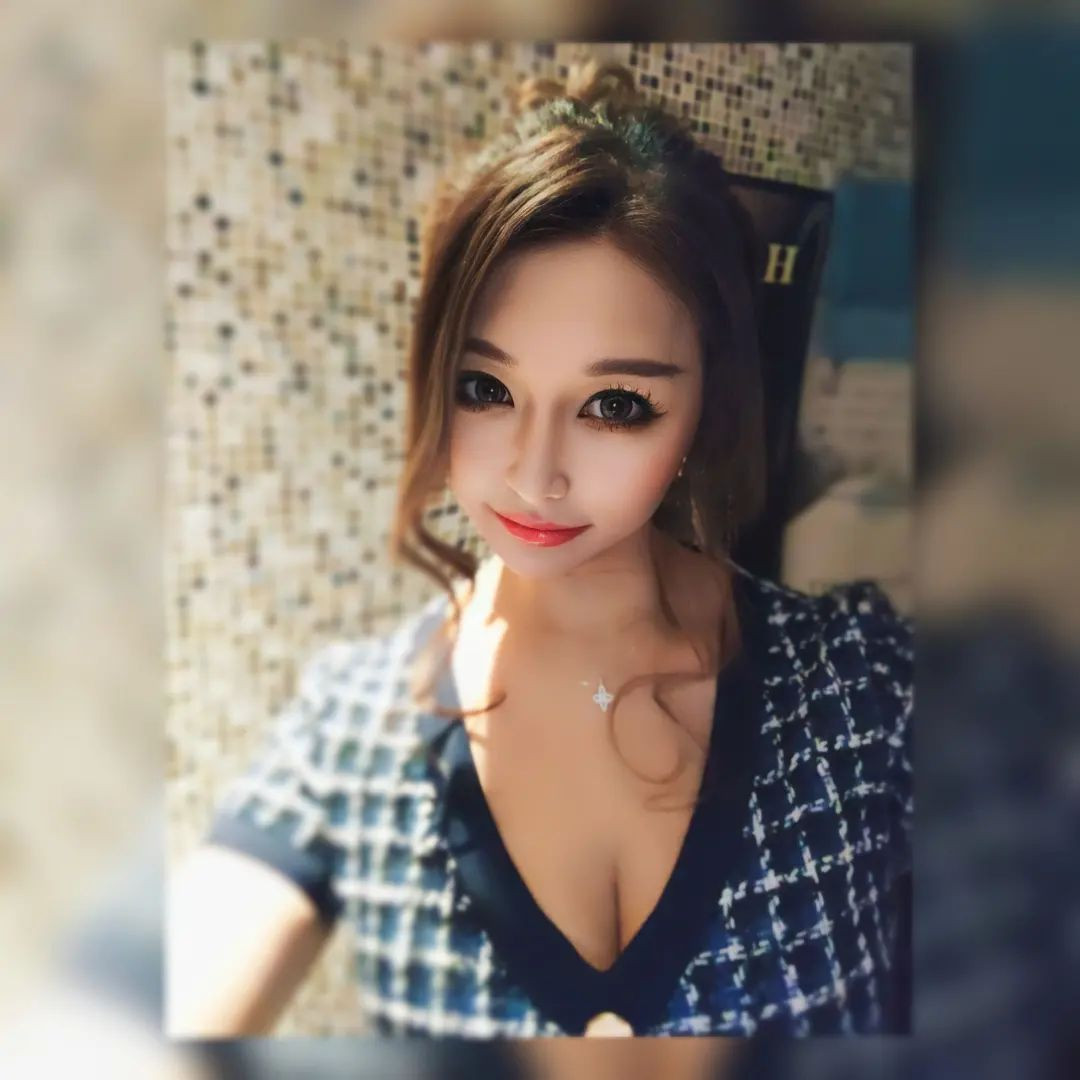 .
.
.
月曜から寒すぎなのよ！

防寒したいからおしゃれなんてしてられない😇
@hibiki.group 
@letoile_sinseigroup 
#レトワール#響グループ #水川潤#美松ビル5F#札幌 #すすきの #北海道 #ニュークラブ #ニュークラ嬢 #すすきのニュークラ #ラウンジ #ラウンジ嬢 #キャバクラ #キャバ嬢 #ホステス #夜職 #ナイトワーク #ポケパラ #インスタ指名 #求人 #お酒好きな人と繋がりたい #キャバキャバ #きゃばきゃば#ダイエット#HIBIKI#HIBIKI