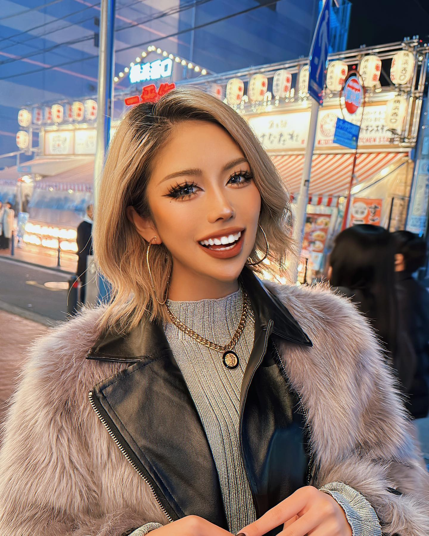 𝐈𝐧 𝐘𝐨𝐤𝐨𝐡𝐚𝐦𝐚🌉🎡✨️
・
・
峰 寿リ亜 ｰ 𝐉𝐮𝐥𝐢𝐚 𝐌𝐢𝐧𝐞🌹
・
𝗢𝗿𝗮𝗻𝗴𝗲 𝗧𝗲𝗿𝗿𝗮𝗰𝗲 - オレンジテラス🍊🧡
@orangeterrace.tokyo 
・
AREA: 歌舞伎町／新宿
TEL: 03-6233-8201
MAP: 〒160-0021 
  東京都新宿区歌舞伎町1-2-5
  東陽ビル B1F
TIME: 20:00〜LAST
・
 #キャバ嬢  #キャバクラ  #新宿  #歌舞伎町  #ホステス  #ギャル  #じゅりあ  #オレンジテラス  #六本木  #銀