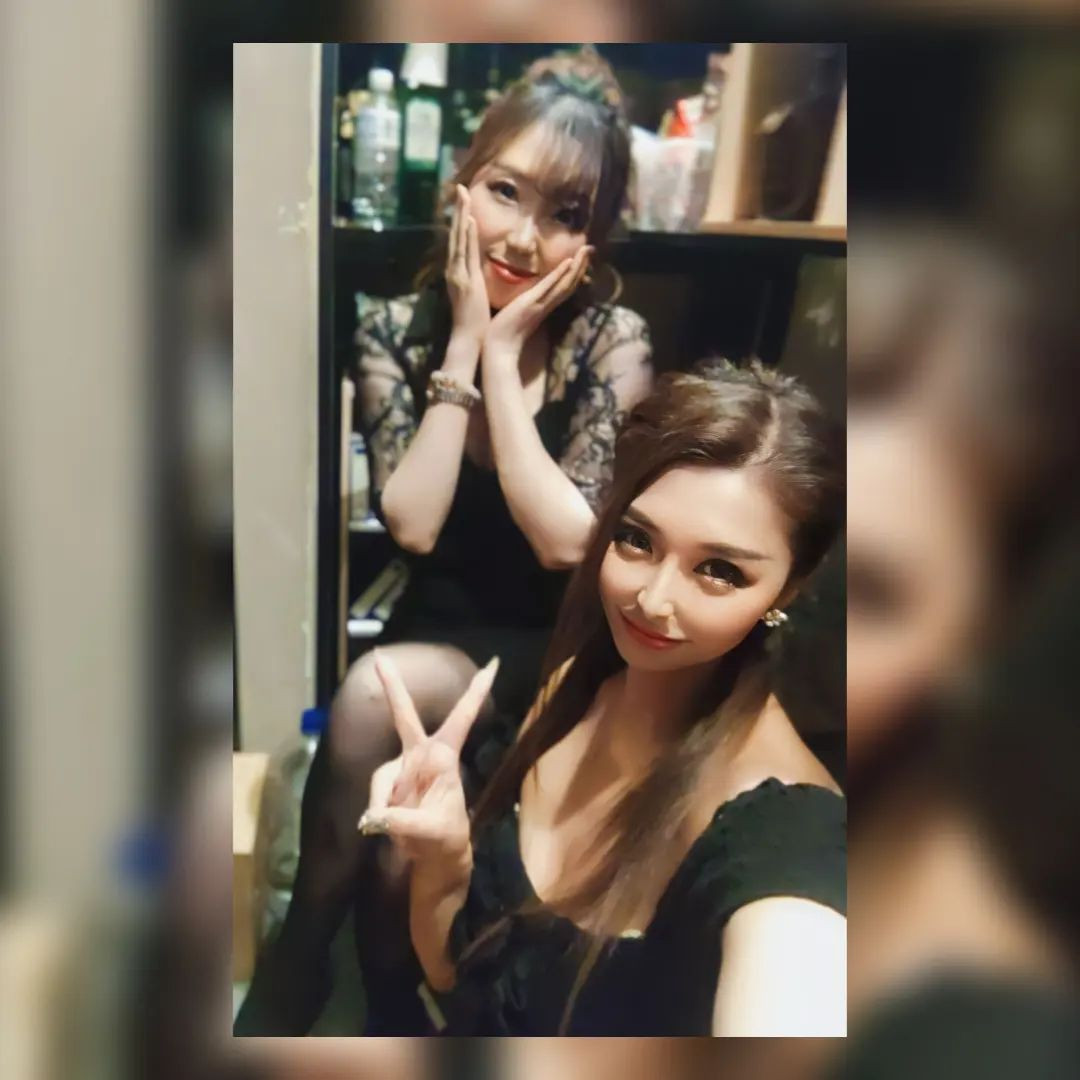 .
.
.
ひなさんと💖

寝ても寝ても一生寝れる😴
また何もできない魔法にかかったみたい🧙🧹✨

@hina_letoile 
@hibiki.group 
@letoile_sinseigroup 
#レトワール#響グループ #水川潤#美松ビル5F#札幌 #すすきの #北海道 #ニュークラブ #ニュークラ嬢 #すすきのニュークラ #ラウンジ #ラウンジ嬢 #キャバクラ #キャバ嬢 #ホステス #夜職 #ナイトワーク #ポケパラ #インスタ指名 #求人 #お酒好きな人と繋がりたい #キャバキャバ #きゃ