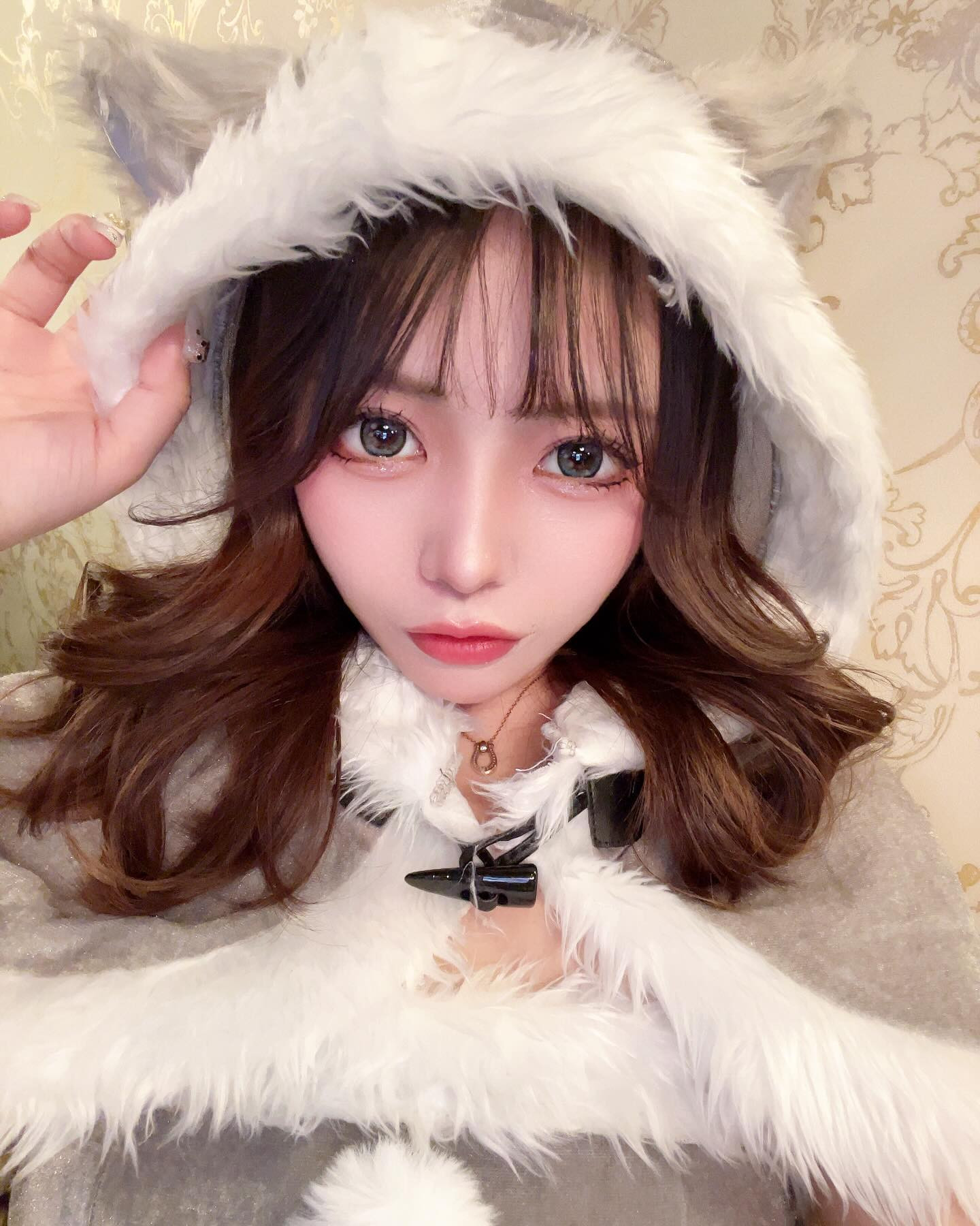 今年はグレーサンタでした🐺🩶

.
.
.

#サンタコス #クリスマス #christmas 
#新宿 #歌舞伎町 #キャバ嬢 #キャバクラ #撮影 #ヘアアレンジ  #リュアーグ #指名  #六本木  #instagood #instalike #lfl #暗髪  #いいね返し #きゃばきゃば #ドレス #水商売 #自撮り女子 #selfie #フォロー返します  #酒好きな人と繋がりたい #かわいい  #シャンパン #キャバ #むちむち #ギャル #グレージュ