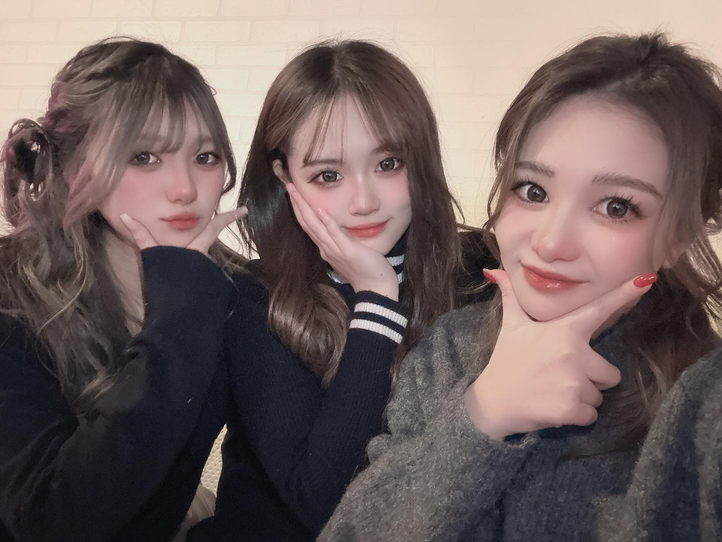 まゆかとあんちゃんと📷✨
二十歳にまぎれる31歳。
若いノリ教えてもらった。笑

#すすきの #シャチグループ #シャチスタ #赤門倶楽部 #椿姫なみ #キャバ嬢 #キャバクラ #すすきのキャバクラ #歌舞伎町 #六本木 #銀座 #中洲 #北新地 #水商売 #バイト募集中 #求人 #アルバイト #高収入 #夜職 #キャスト募集 #体入 #採用 #女子大生 #経営者 #ベンチャー企業 #ガールズバー #ポケパラ #美容 #オシャレ #可愛い女の子