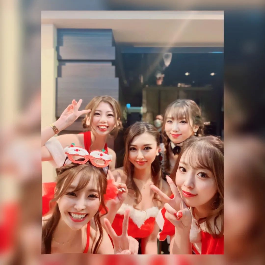 .
.
.
ひなさんがサンタコス貸してくれた♥

みんなサンタさん可愛かったなぁん🎅♥
@hina_letoile @yuki_letoile @ran_letoile @miki_letoile 
@hibiki.group @letoile_sinseigroup 
#レトワール#響グループ #水川潤#美松ビル5F#札幌 #すすきの #北海道 #ニュークラブ #ニュークラ嬢 #すすきのニュークラ #ラウンジ #ラウンジ嬢 #キャバクラ #キャバ嬢 #ホステス #夜職 #ナイトワーク #ポケパラ #イン
