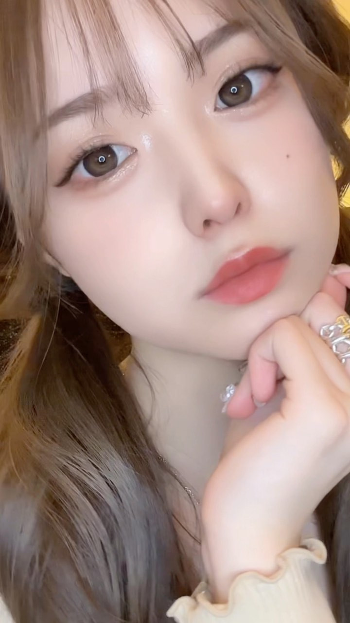 【自己紹介】
⁡
名前￤かのん
⁡
血液型￤𝖠𝖡型
⁡
誕生日￤𝖧.𝟣𝟣.𝟢𝟥.𝟣𝟪
⁡
職業￤キャバ嬢(ニュークラ嬢)
⁡
趣味￤配信サービス鑑賞
⁡
性格￤𝖨𝖭𝖥𝖯-𝖳
⁡
特技￤加工.たくさん寝る
⁡
好きな食べ物￤雲丹.しゃぶしゃぶ.チーズ.トリュフ
⁡
好きな本￤江國香織.俵万智.穂村弘 さん
⁡
好きな映画￤おんなのこきらい.ハングオーバー 
⁡
好きなアニメ￤進撃の巨人.日常.リゼロ
⁡
好きな歌手￤𝖺𝗂𝗄𝗈.大森靖子.クリープハイプ
椎名林檎.相対性理論.My Hair is Bad さん