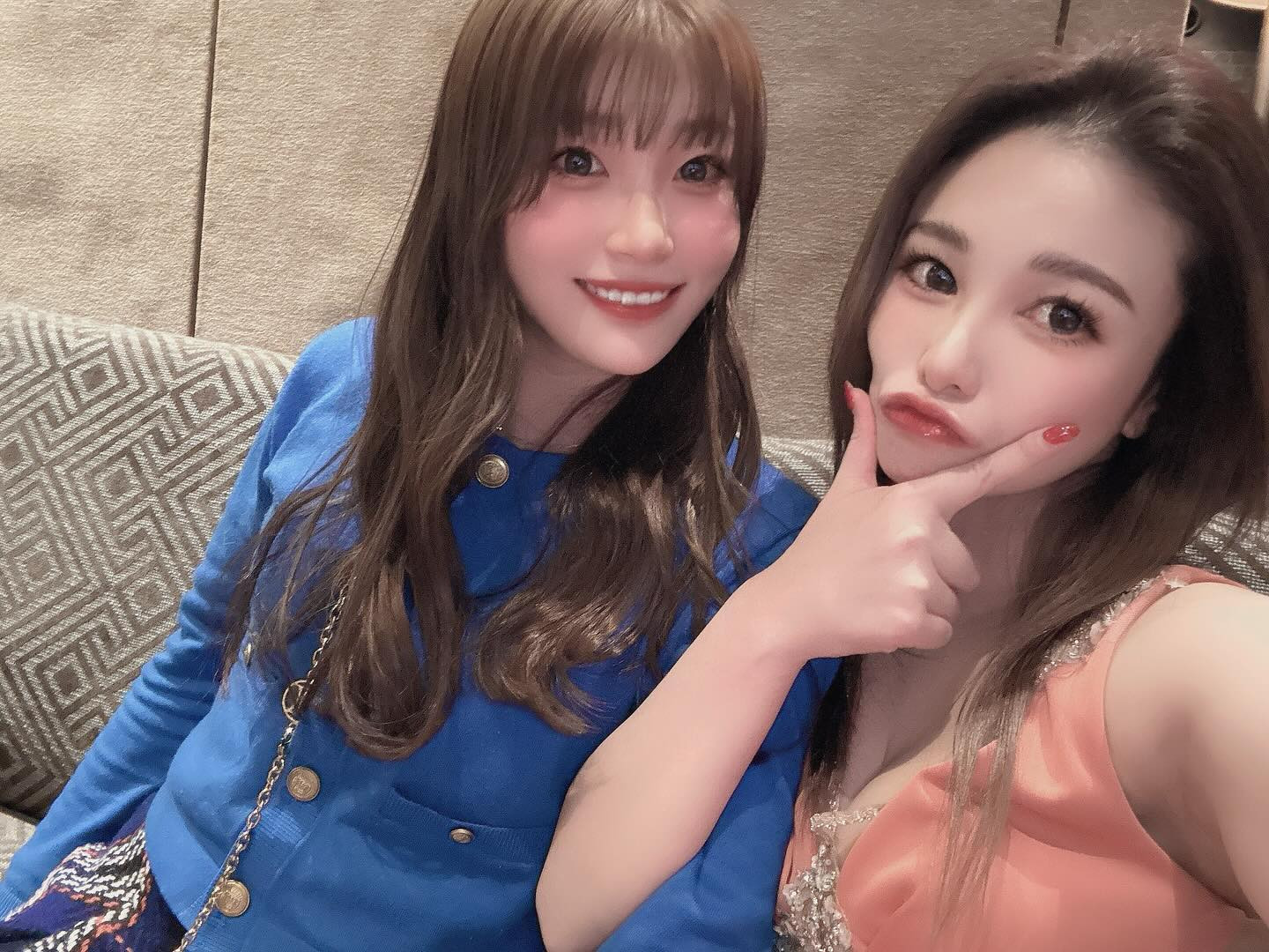 ルナと📷💕
今日いれて残り3営業✨
バースデー月間も2023年もラストスパートです‼︎
なみ納めしにきてくださいっ🙏🩵

#すすきの #シャチグループ #シャチスタ #赤門倶楽部 #椿姫なみ #キャバ嬢 #キャバクラ #すすきのキャバクラ #歌舞伎町 #六本木 #銀座 #中洲 #北新地 #水商売 #バイト募集中 #求人 #アルバイト #高収入 #夜職 #キャスト募集 #体入 #採用 #女子大生 #経営者 #ベンチャー企業 #ガールズバー #ポケパラ #美容 #オシャレ