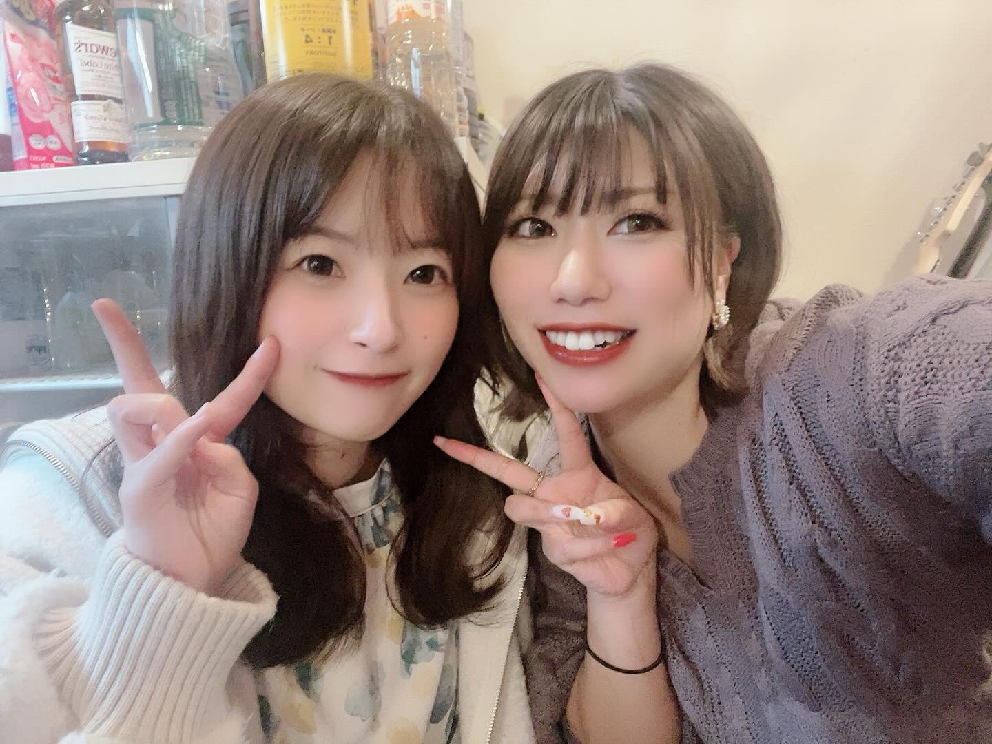 💙

2023年ありがとうございました
昨日で年内最後の営業がおわりました！🙏🏻

今年はやっとコロナも落ち着いて
お店に沢山の人が戻ってきてくれて嬉しかった
みんな一緒に飲んでくれてありがとうだし
古町で会ったら声かけてくれるのも
とってもうれしい🥲
いつもいつも、ありがとうございます😭🤍

個人的にはほんとうにいろいろあった1年で
人生の中でも1番ってくらい
別れも出会いも色んな経験もして
波瀾万丈な年だったなあと、、🥺

いまはとってもしあわせです☀️

"毎年やりきり年末は幸せで泣くって決めたし"