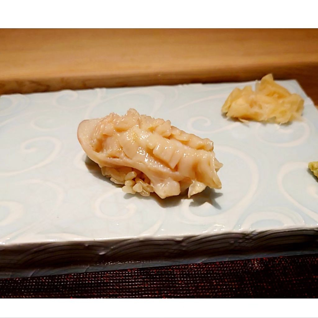 .
和喜智②

うにのソースかかったリゾット的なやつ美味しかったなあ💕
上に乗ってるのは鮑だった気がする！
スプーンで食べるのか箸で食べていいのかわからなくて結局箸で…笑

とろたくだったと思うけど、巻物の海苔の巻き方が
具が下から出てこないように十字に巻いてくれてて、その気遣いが好き🤗✨

あと卵がデザートみたいにぷるぷるで甘かったのがお気に入り🍬

来年もたくさんお鮨食べたい！！

話題は変わりますが、、

2023年お世話になりました🙏
たくさんの方に支えられてまなみがおります🍰

まなみはいいお客