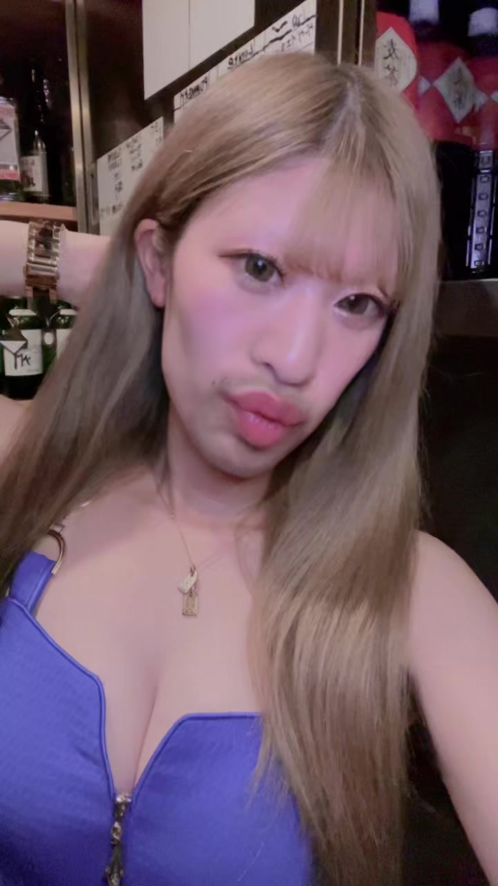 地震で実家の壁割れました🫨私は無事です✌️#いいね #おすすめ #新潟 #キャバ嬢 #地震 #地割れ#断水#怖い