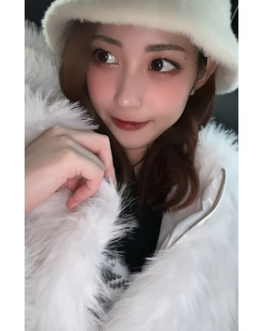 真っ白コーデ😶‍🌫️😶‍🌫️😶‍🌫️どうですか、、？🫣🤍
.
.
.
.
.
#自撮り女子#自撮り#白#服#コーデ#どうですか#いいね#ください#いいね返しは絶対#フォロー#可愛い子と繋がりたい#キャバ嬢#キャバクラ#大宮#都内#ホスト#北新地#相互フォロー#冬コーデ#暖かい#新年#2024#フワフワ#可愛い
#instagram#instagood#likes4like#fyp#😍