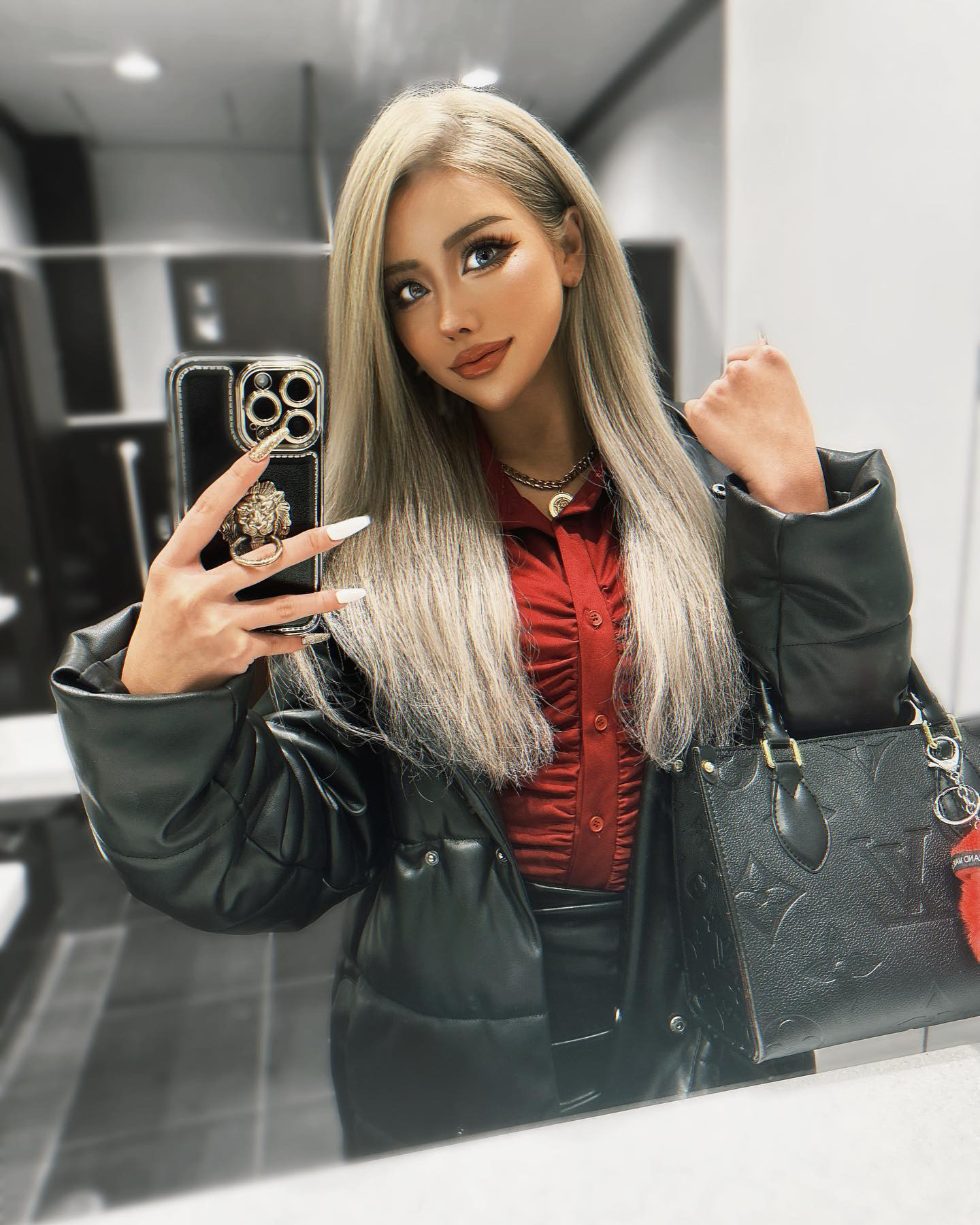 🖤❤️🖤❤️
・
峰 寿リ亜 ｰ 𝐉𝐮𝐥𝐢𝐚 𝐌𝐢𝐧𝐞🌹
・
𝗢𝗿𝗮𝗻𝗴𝗲 𝗧𝗲𝗿𝗿𝗮𝗰𝗲 - オレンジテラス🍊🧡
@orangeterrace.tokyo 
・
AREA: 歌舞伎町／新宿
TEL: 03-6233-8201
MAP: 〒160-0021 
  東京都新宿区歌舞伎町1-2-5
  東陽ビル B1F
TIME: 20:00〜LAST
・
 #キャバ嬢  #キャバクラ  #新宿  #歌舞伎町  #ホステス  #ギャル  #じゅりあ  #オレンジテラス  #六本木  #銀座  #クラブ  #渋