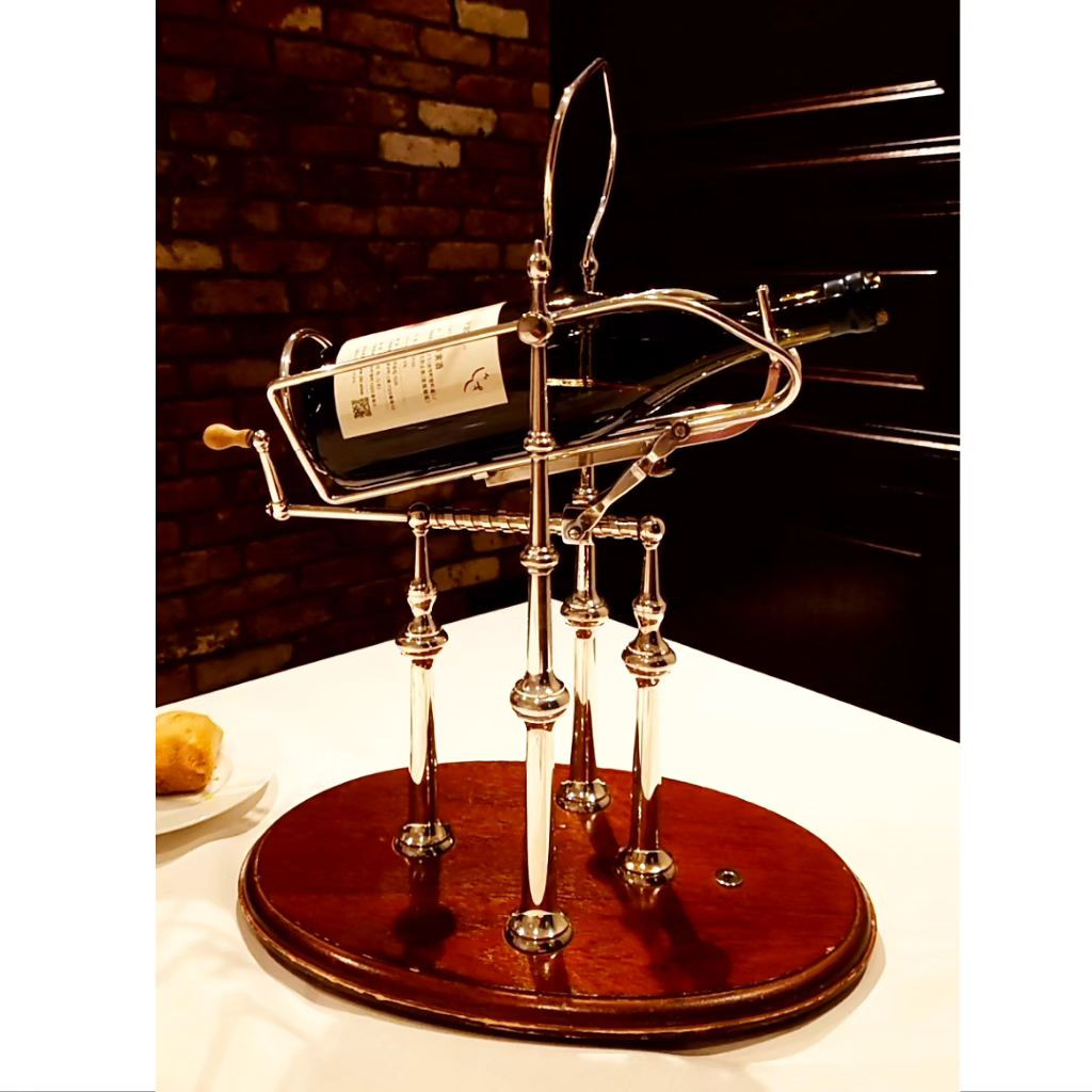 .
aki nagao♥️

ずっと行きたいねって言ってたけどなかなかタイミングがあわずやっと行けた✨

お客様は道産ワインのペアリング、まなみはノンアルペアリングで🥂

ノンアルはアキナガオで作ってるオリジナルレシピらしく、ワインに似せて芳醇なぶどうジュースに黒こしょうを漬け込んだり
たくさん工夫がされていて楽しかった🙆

ワインは今年中にアキナガオで持ってるワイナリーで作るワインのペアリングが始まるとか🧐

全部良かったけど、なによりパンとバターがめっちゃ美味しくて🥺💕

たぶんお客様と3回くらいおか