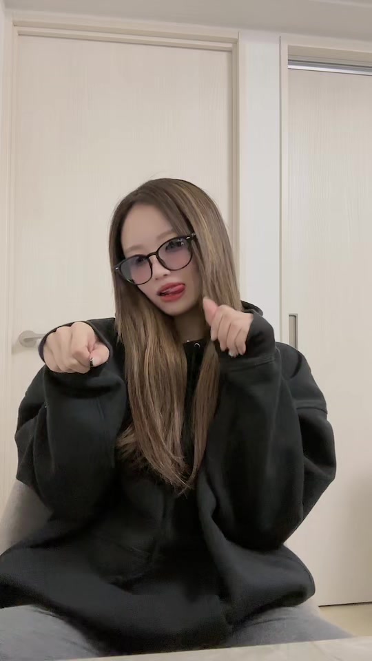 眉毛上にヒョイってあげる癖治したい…