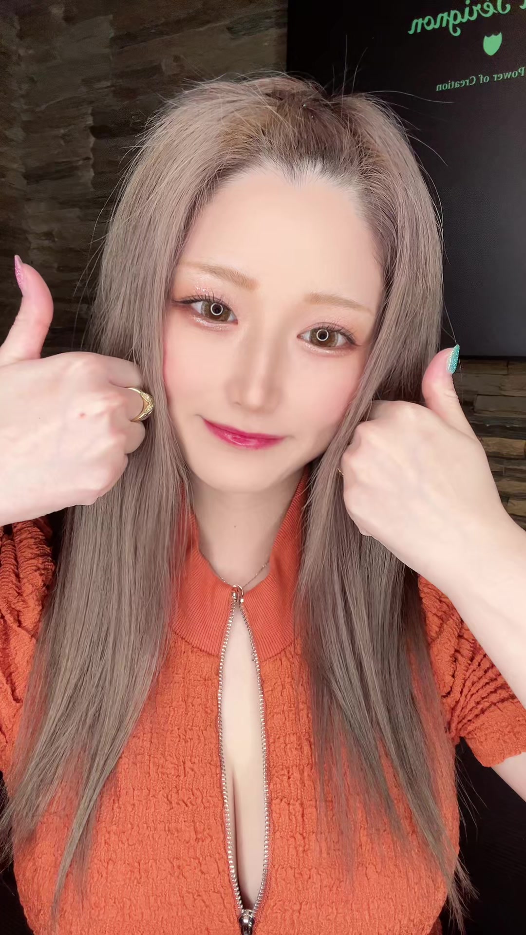 髪の毛切った染めた🤭 ど金髪とちょい暗めどっちが好き？ #新宿 #歌舞伎町 #キャバクラ #ギャル #follow #followme #cute #happy #おおすめ