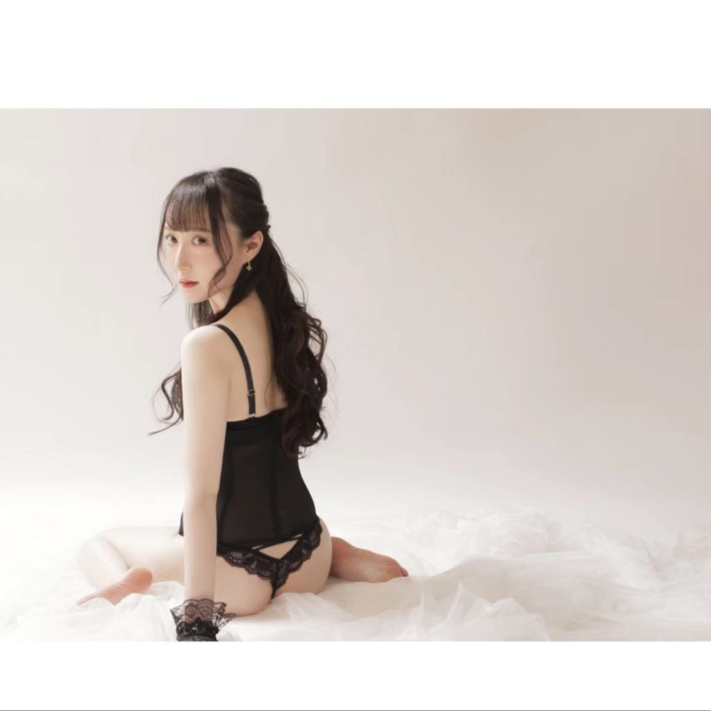 .
来週14日はホワイトデー🍪

諸事情により撮影キャンセルすることになってしまってホワイトデーぽい写真がないから
バースデーのあげてない方の写真と、たぶん去年のホワイトデーイベントの自撮りを代わりに🦄

こちらも撮影はきゃばきゃばさん @caba2_hokkaido
ありがとうございます🙏♥️

コルセットはXで一目惚れして予約してたアルモーア @almoore_official ♥️
白でもよかったかなあ〜

小学生の頃入学式から両思いだった子から、まなみが転校前最後のホワイトデーのときにもらったの、