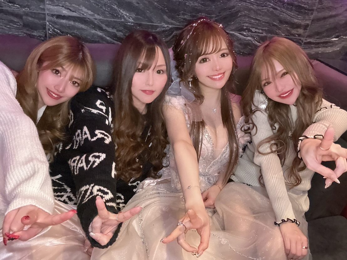 .
.
思い出📷💭💓
.
.
#大阪キャバクラ#ミナミキャバクラ#北新地キャバクラ
#大阪キャバ嬢#ミナミキャバ嬢#北新地キャバ嬢
#華月えみり#カイザー#カイザーグループ#アンジュール
#アンジュールミナミ#unjourミナミ#unjourminami
#vanityme#ビオトープ#キャバクラバースデー
#ハーフアップ#ハーフアップアレンジ
#キャバクラバースデー#キャババースデー
#バースデーイベント
@kaiser._group 
@unjour_minami