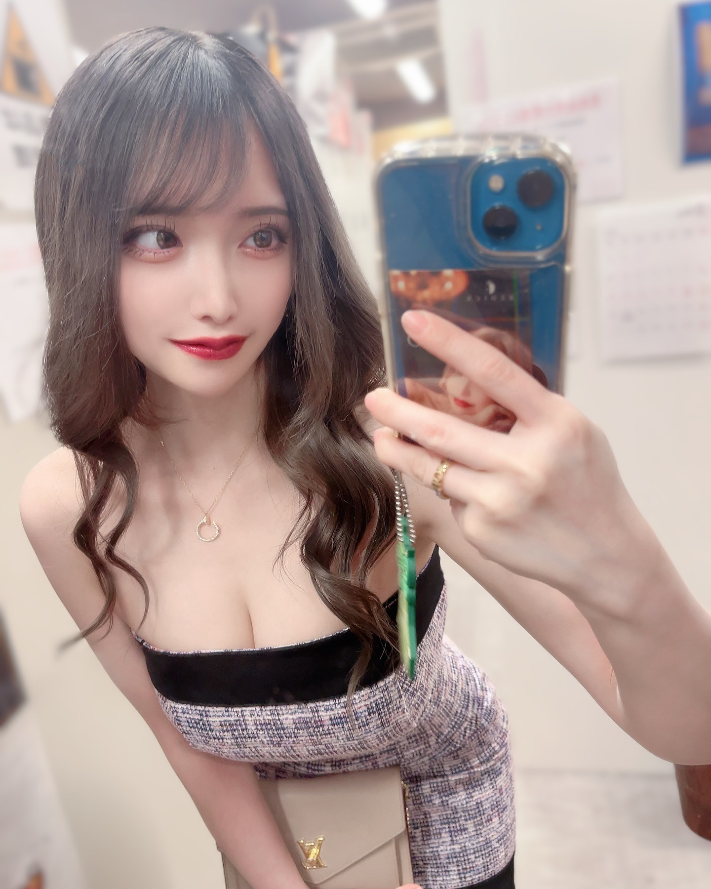 .
.
ボディコン……
.
.