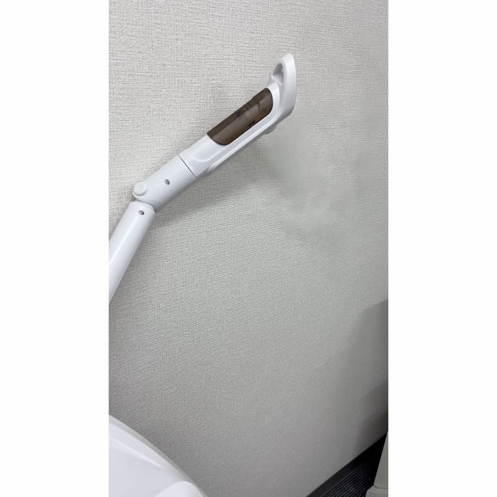 お休みの日はエステしてきた🤍
エアーインジェクション&小顔リフトアップ(60分)🧖‍♀️
施術のお姉さんかなり気さくな方なので人見知りでも安心のサロン🤭🩷
4.5枚目は遊ばれてるんじゃないよ！！笑
リフトアップを期待して強めにやってもらったら
目が勝手に閉じちゃうから
ウインクの練習😉とか言いながら
施術してもらってた🤣
ビフォアフの写真でかなり上がってるの分かるよね🤣
ちょっと恥ずかしいけどかなり効果が期待できるから
ぜひ行ってみてね🫶🏻
最後にお姉さん､
ドライヤーもあるんでお風呂上がりそのまま来て
