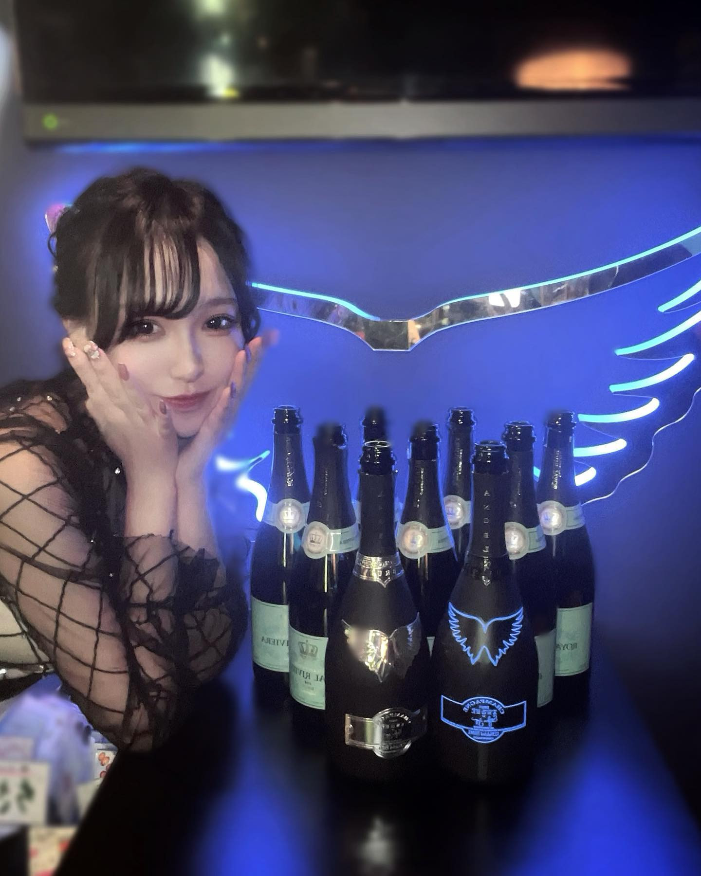 12/15.16 お祝いしてくださった方々ありがとうございました｡˚✩

にこのバースデーイベントを2日間KⅡでやらせていただいて、たくさんの方からおめでとうを頂けました👶🏻♡
遠隔でも直接でもドリンクやテキーラ、チェキ、シャンパンにこへのプレゼントいーっぱいで嬉しかったです🎀 ここに載せきれてないボトルもにこの記憶にしっかり残ってます ߹𖥦߹
正直このイベントをやるにあたって準備不足な部分もありましたし、この2日間どんな風になるのか検討もつかず、日程が決まってからの1ヶ月ずっと不安でした
ですが、本当に