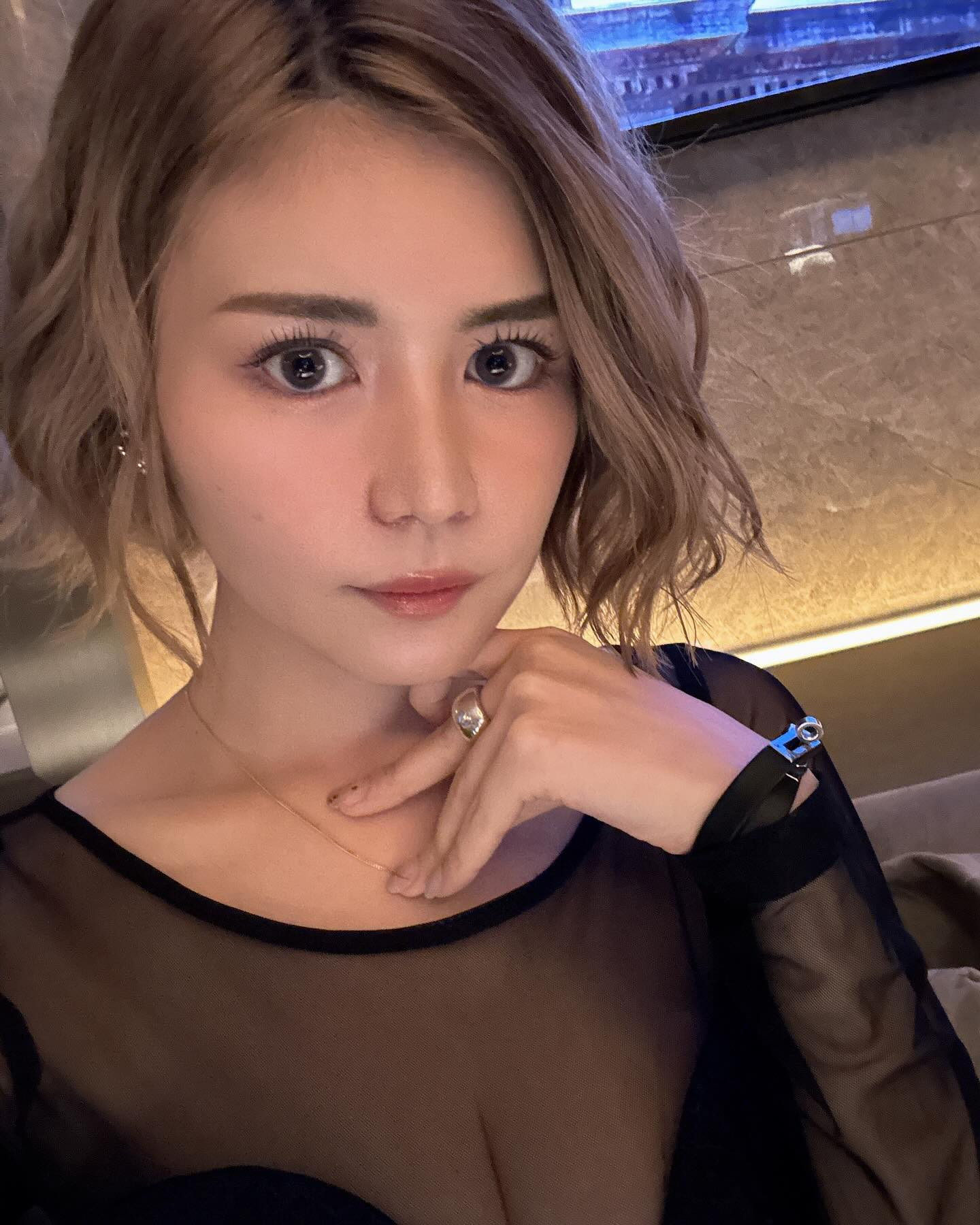 母に選んでもらったフィード用写真③
手どこ置いていいかわからんなかったやつ。

#キャバ嬢 #リオグループ #胸鎖乳突筋 #めいレポ