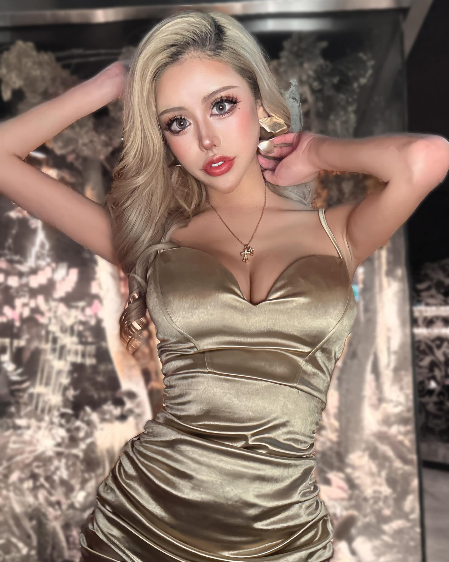 ・
峰 寿リ亜 ｰ 𝐉𝐮𝐥𝐢𝐚 𝐌𝐢𝐧𝐞🌹
・
𝗢𝗿𝗮𝗻𝗴𝗲 𝗧𝗲𝗿𝗿𝗮𝗰𝗲 - オレンジテラス🍊🧡
@orangeterrace.tokyo 
・
AREA: 歌舞伎町／新宿
TEL: 03-6233-8201
MAP: 〒160-0021 
  東京都新宿区歌舞伎町1-2-5
  東陽ビル B1F
TIME: 20:00〜LAST
・
 #キャバ嬢  #キャバクラ  #新宿  #歌舞伎町  #ホステス  #ギャル  #じゅりあ  #オレンジテラス  #六本木  #銀座  #クラブ  #渋谷  #ホスト