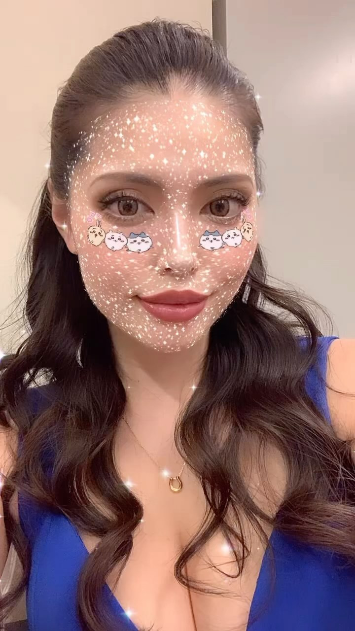  Instagramで記事を開くナンシー...