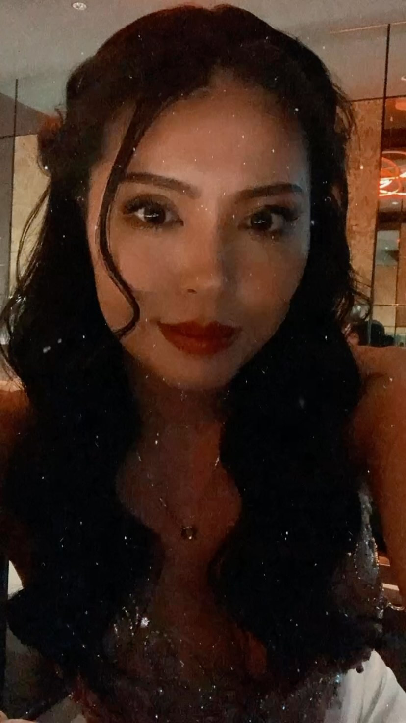  Instagramで記事を開くナンシー...