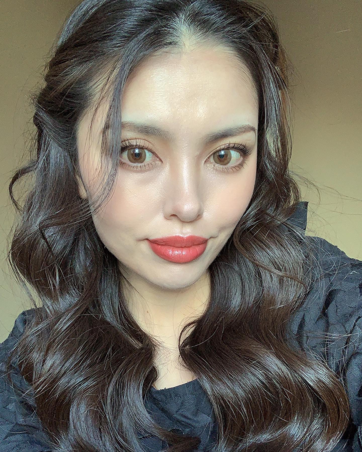  Instagramで記事を開くナンシー...