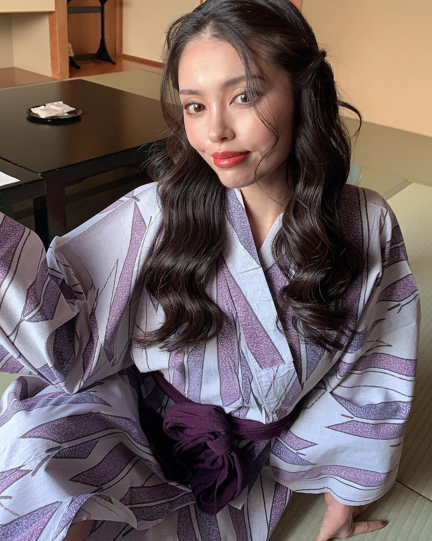  Instagramで記事を開くナンシー...