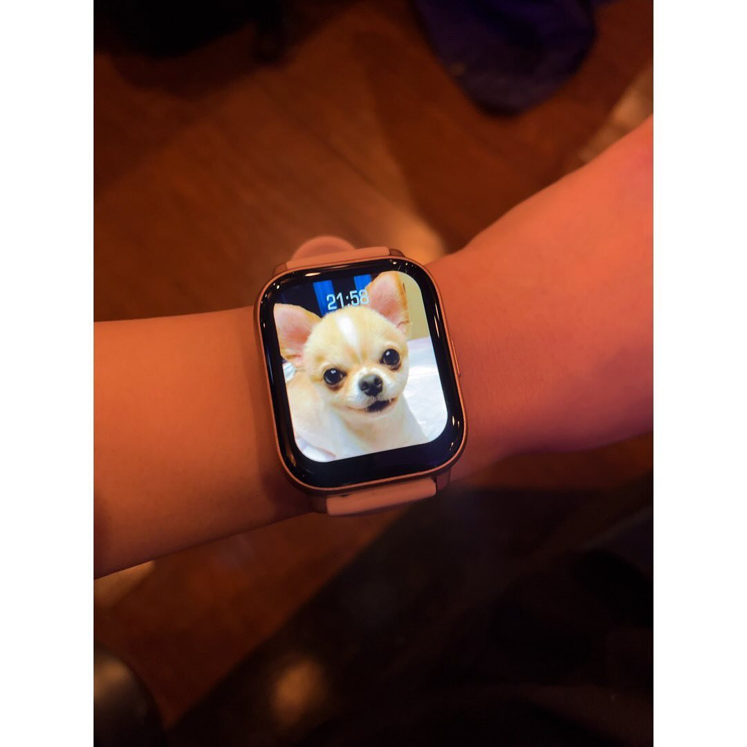 スマートウォッチデビュー⌚️✨️
接客中で携帯への連絡に気づけない時
腕見るだけで連絡が見れるのとっても便利👀✨
ゲーム機能も付いてるから
脳トレで隙間時間に遊んでる🤣
待ち受けはこたろにしたよ🦊
通話機能もついてるし
1日でどの位のカロリー消費したか､どの位歩いたか
血中酸素がどの位かも見れる機能も付いてて
こんなに多機能なアイテム
もっと早く使えば良かったと思っている(˶ ̇ ̵ ̇˶ )
ベルトもシリコンで痛くないから
ずっと付けてられる🪽
気になる方は
@brynn_product さんに
DMし