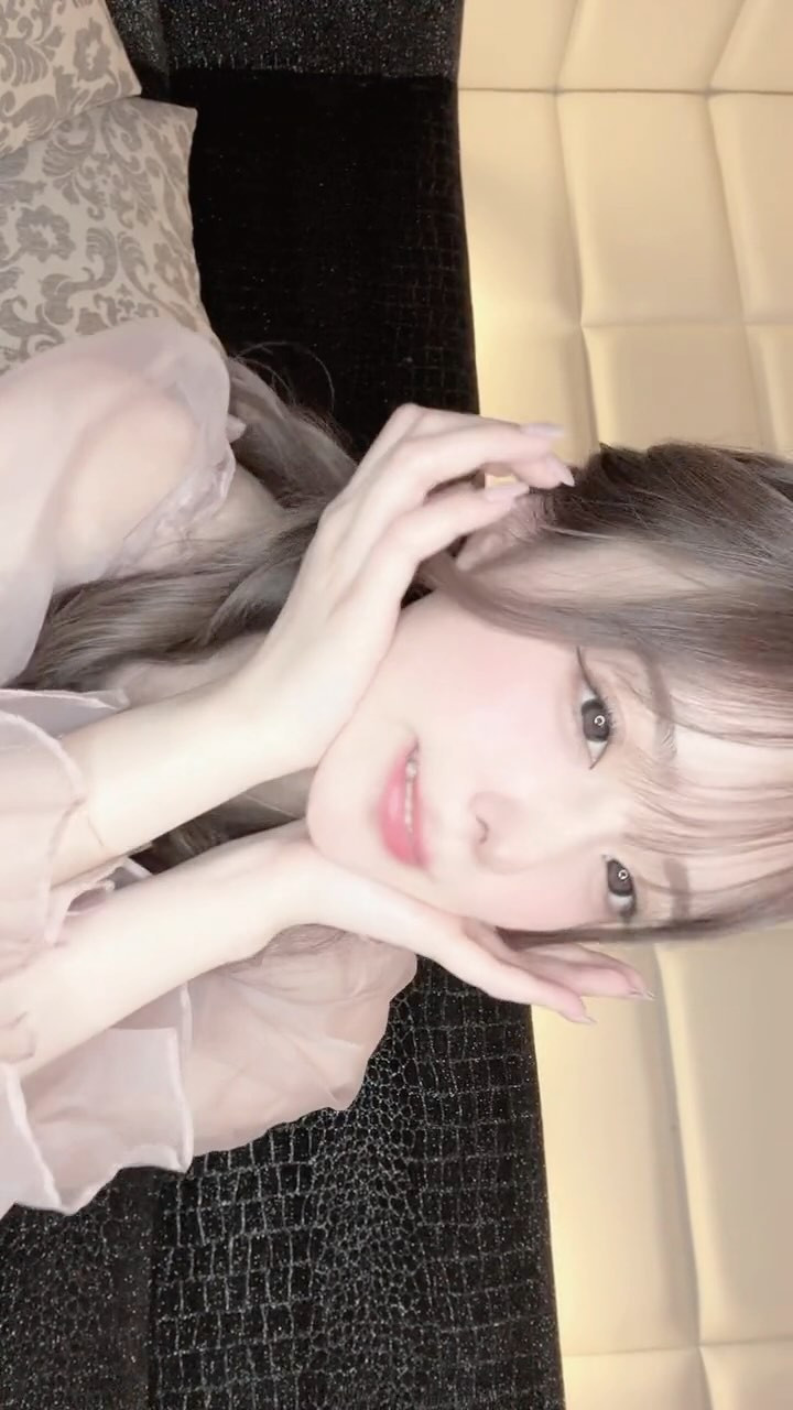 いーっ

┈┈┈┈┈┈┈┈┈┈┈┈┈┈┈┈┈┈┈┈┈┈┈
かのん🐼🍼 @pandanobabychan 
⁡
札幌市中央区南5西3オークラビル2F
@rymansbar_susukino で会えます🎟
⁡
出勤確認はDMか当店に
お電話お願いします📨 011-533-1414
┈┈┈┈┈┈┈┈┈┈┈┈┈┈┈┈┈┈┈┈┈┈┈
⁡
#すすきの #キャバ嬢 #北海道観光 
#可愛い女の子 #春コーデ #ピンクメイク