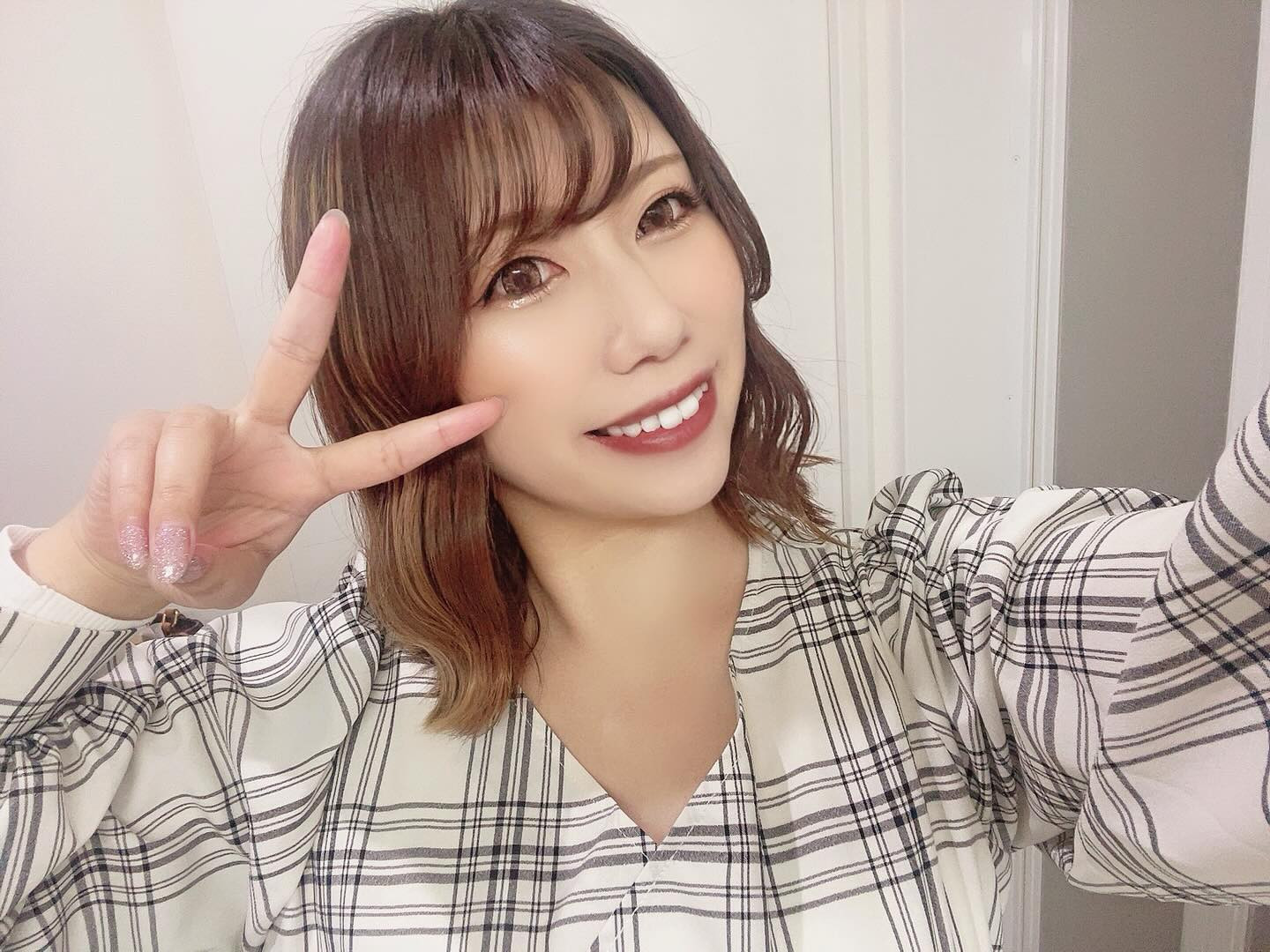 💙

なんで出勤してないのって
たくさん連絡を頂くので、、
実はわたくしインフルエンザB型になりまして
今週いっぱいおやすみなんですね😇

ご心配おかけしてごめんなさい
たくさんの連絡もありがとう

誕生日前だからほんとにほんとに
休みたくなかったんだけどね、、
こればっかりはしょうがない
誕生日には復活できるのが
不幸中の幸いって思うしかない😇

今週は化粧もしてなければお酒ものんでない
早く復帰しておいしいご飯とおいしいお酒が
飲みたいなあってうずうずしてる🥺

週明けから復帰するので
快気祝いとお誕