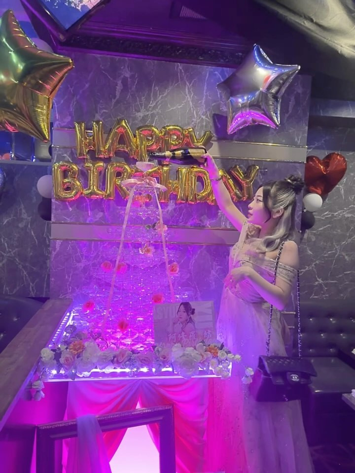 タワー流す動画🖤

 #シャンパンタワー  #バースデーイベント  #キャバ嬢