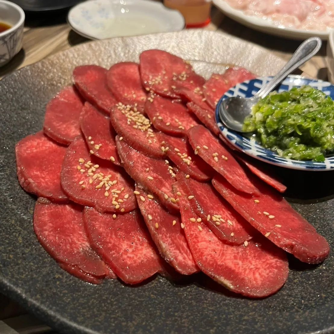 .
.
.
おにく美味しかったなん✨
ゆきなぴとひなぴ🐣💖

この時はまだほろ酔いだった🤦‍♀️
声枯れなおらなーい😣
@hibiki.group 
@letoile_sinseigroup 
#レトワール#響グループ #水川潤#美松ビル5F#札幌 #すすきの #北海道 #ニュークラブ #ニュークラ嬢 #すすきのニュークラ #ラウンジ #ラウンジ嬢 #キャバクラ #キャバ嬢 #ホステス #夜職 #ナイトワーク #ポケパラ #インスタ指名 #求人 #お酒好きな人と繋がりたい #キャバキャバ #きゃばきゃば#