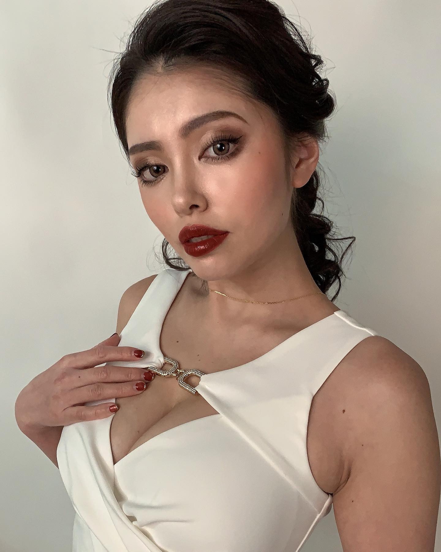  Instagramで記事を開くナンシー...