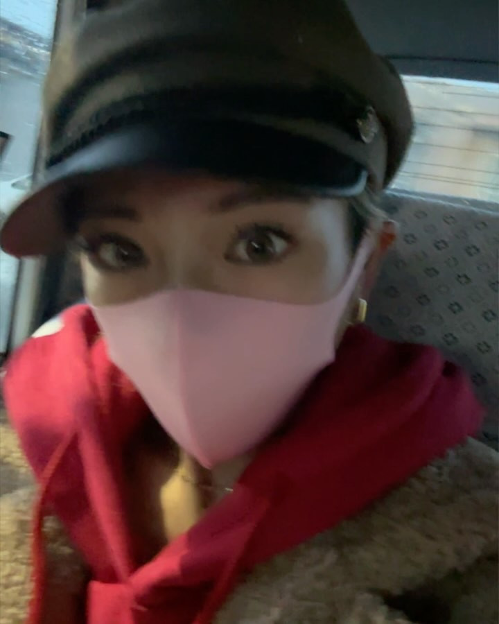 ❤️‍🔥
昨日ついにずっとコンプレックスだった
鼻の整形してきたよ🤣やっと念願の😭

モデル時代、自分の鼻が嫌過ぎて、
正面から撮られるの嫌だから斜めとか
横とかばっか向いてたんだけど笑笑
30歳になったら整形してやる！！と
同時にお母さんになって、バタバタと
タイミングを見失ってたんですが、、

東京中央美容外科新宿三丁目院さん
@tcbshinjuku で、
切らない小鼻縮小と、鼻プロテーゼを
やって頂きました❤️‍🔥❤️‍🔥❤️‍🔥

まだ少し腫れてるけど、心機一転✨
新しい自分に出会えて嬉しいです