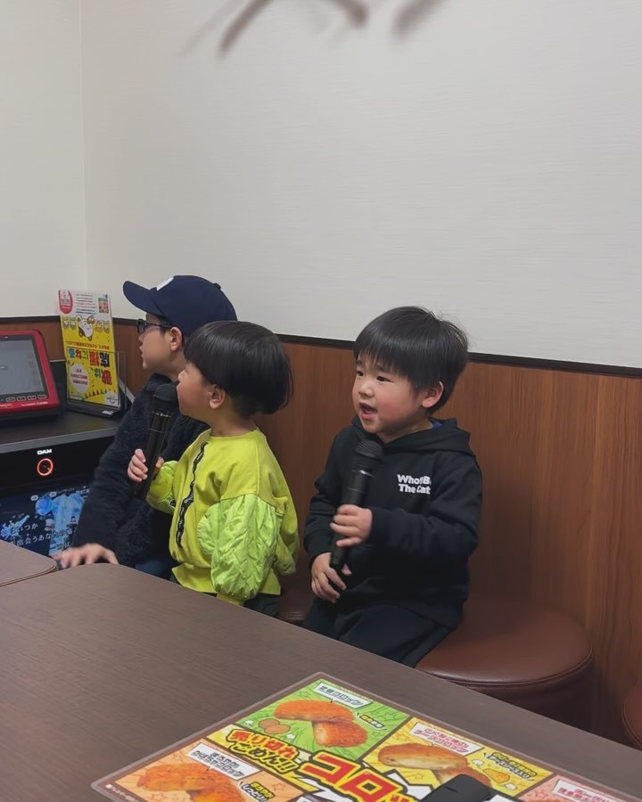 🌺🌺🌺
先日の島会🌴奄美大島の叔父や叔母に
やっと息子を会わせれたのと同時に、
私の事も赤ん坊ぶりだと親戚の方々が
沢山集い、従姉妹にも久々に会えた😌
しょっちゅう会わずも守られてるんだな
と感じたし、何より息子が楽しそうでした🫶🏼
もうすぐ年小さん、真っ直ぐ育ってます🕺🏼🙆🏼‍♀️
#奄美大島 #親戚 #池袋 #池袋ってとこが笑笑