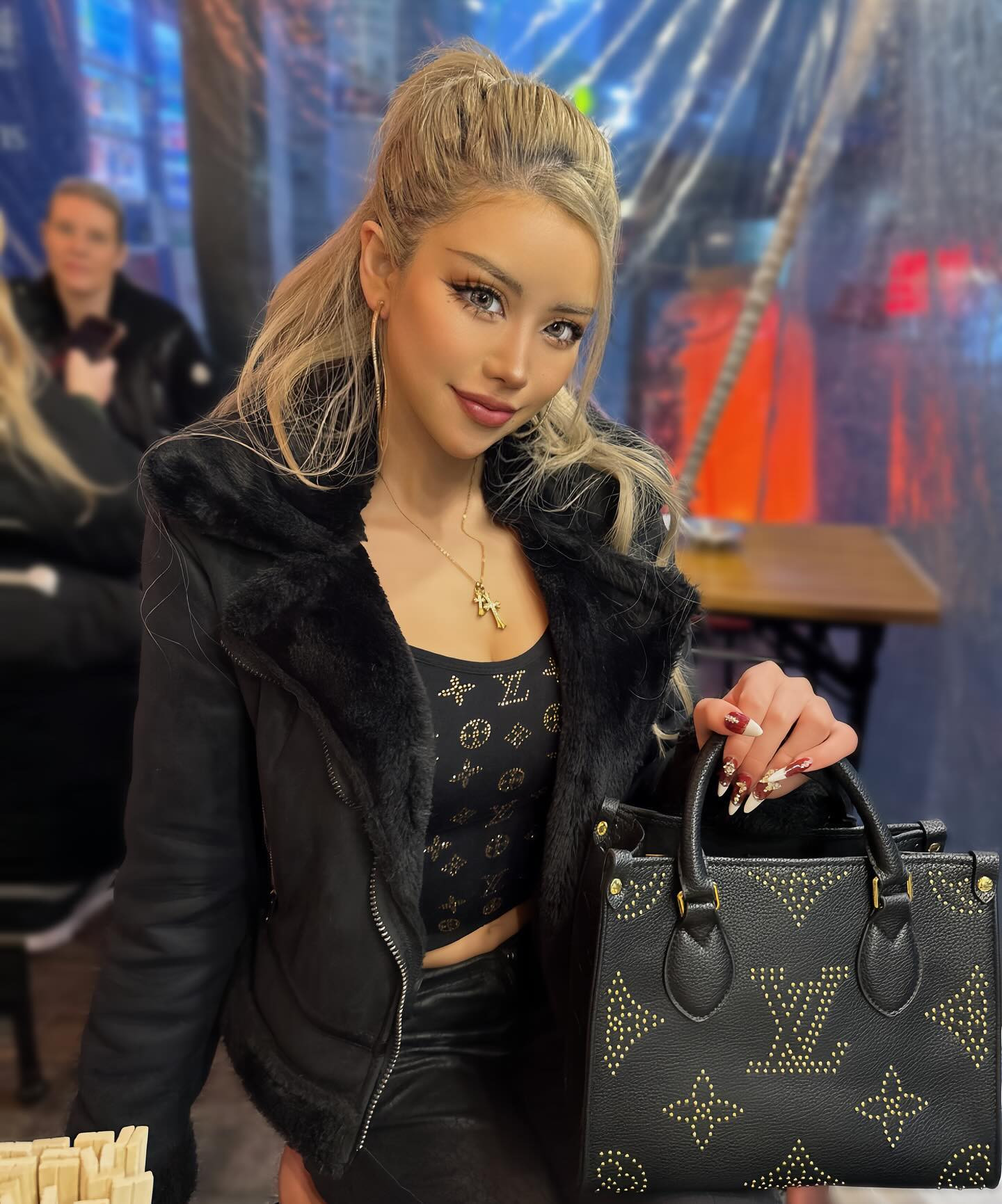 ASAKUSA⛩🏮
・
峰 寿リ亜 ｰ 𝐉𝐮𝐥𝐢𝐚 𝐌𝐢𝐧𝐞🌹
・
𝗢𝗿𝗮𝗻𝗴𝗲 𝗧𝗲𝗿𝗿𝗮𝗰𝗲 - オレンジテラス🍊🧡
@orangeterrace.tokyo 
・
AREA: 歌舞伎町／新宿
TEL: 03-6233-8201
MAP: 〒160-0021 
  東京都新宿区歌舞伎町1-2-5
  東陽ビル B1F
TIME: 20:00〜LAST
・
 #キャバ嬢  #キャバクラ  #新宿  #歌舞伎町  #ホステス  #ギャル  #じゅりあ  #オレンジテラス  #六本木  #銀座  #クラブ 