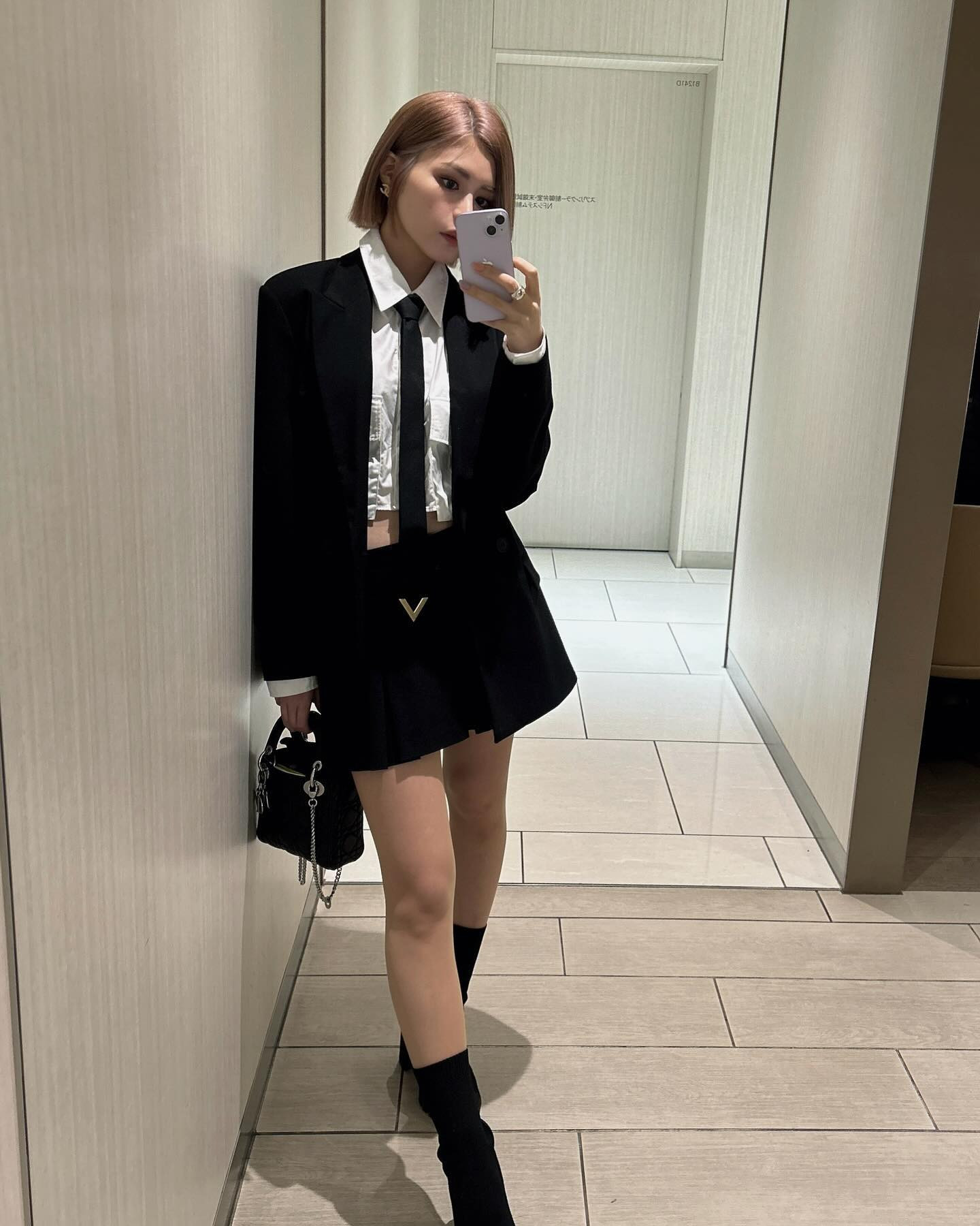 「これは命令です、契約すると言いなさい」

ストーリーで好評だったので、フィードにも残します。
マキマさんをイメージしたんですが、MGにはマッシュくんと言われました。
ヴァレンティノのネクタイお気に入りです。

#キャバ嬢 #リオグループ #私服 #マキマ #ノーフィルター #めいレポ