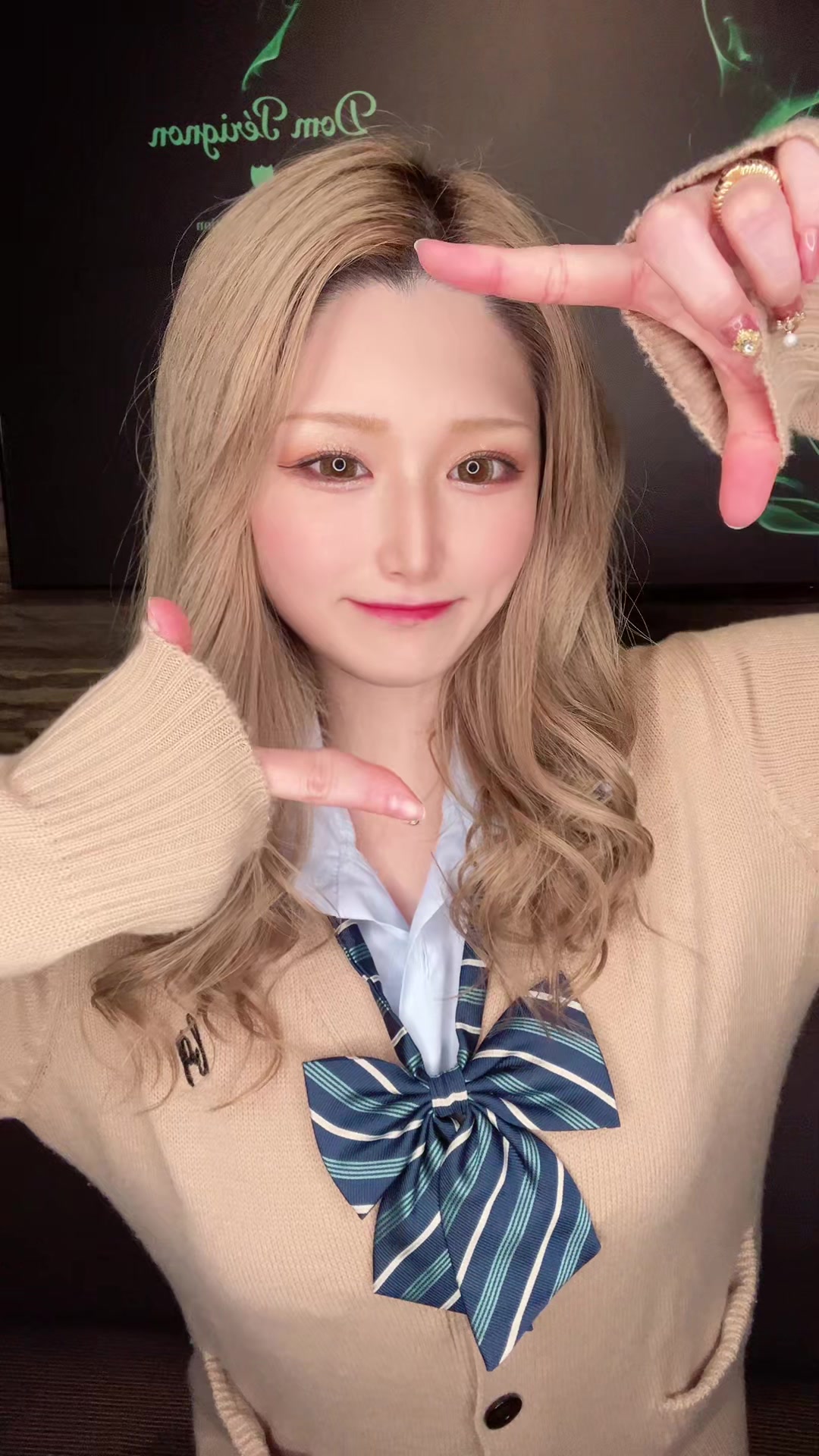 お散歩がおばさんすぎんか？え？ #新宿 #キャバクラ #ギャル#コスプレ #制服 #jk #followme #cute #